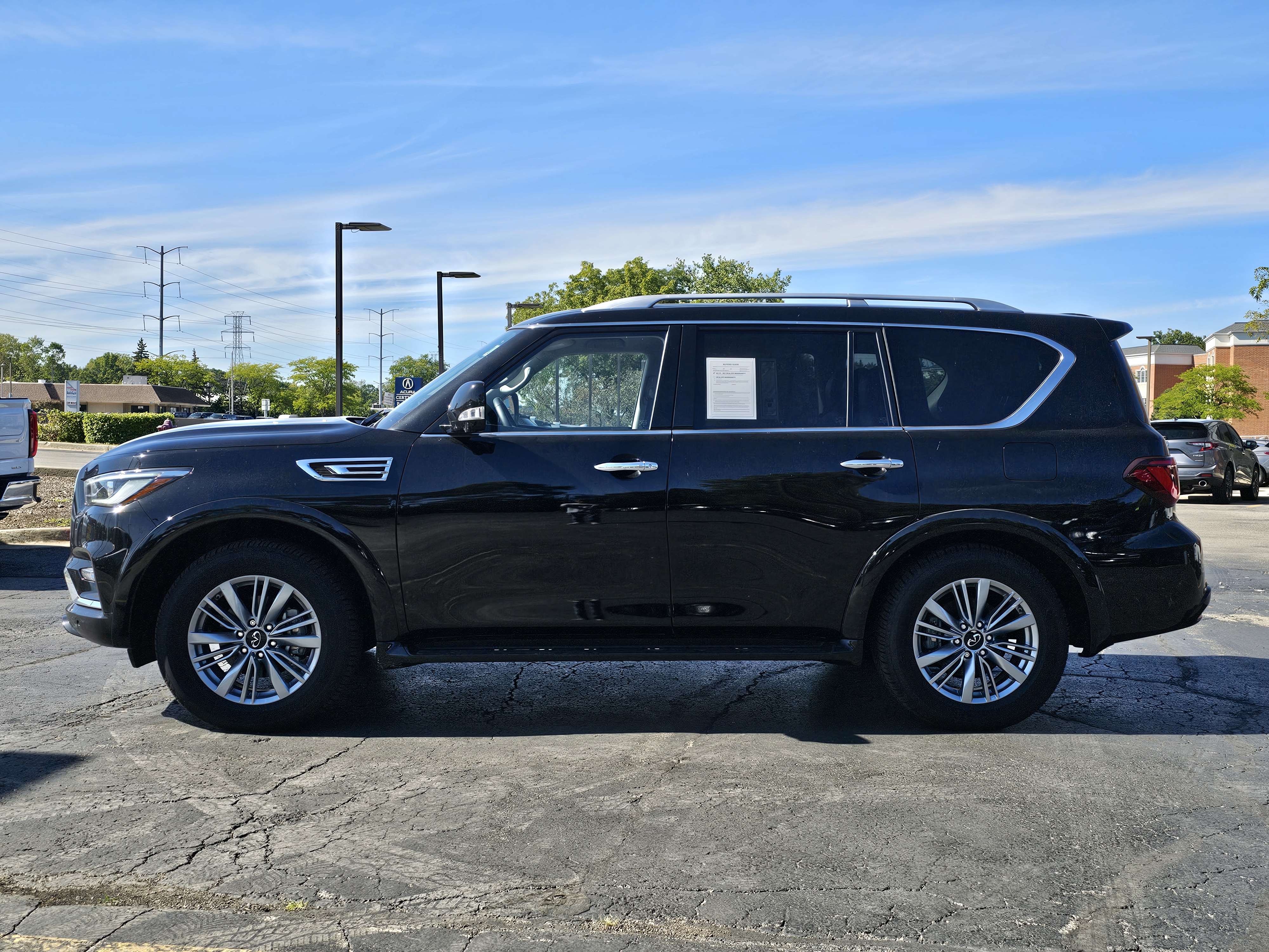 2023 INFINITI QX80 LUXE 2