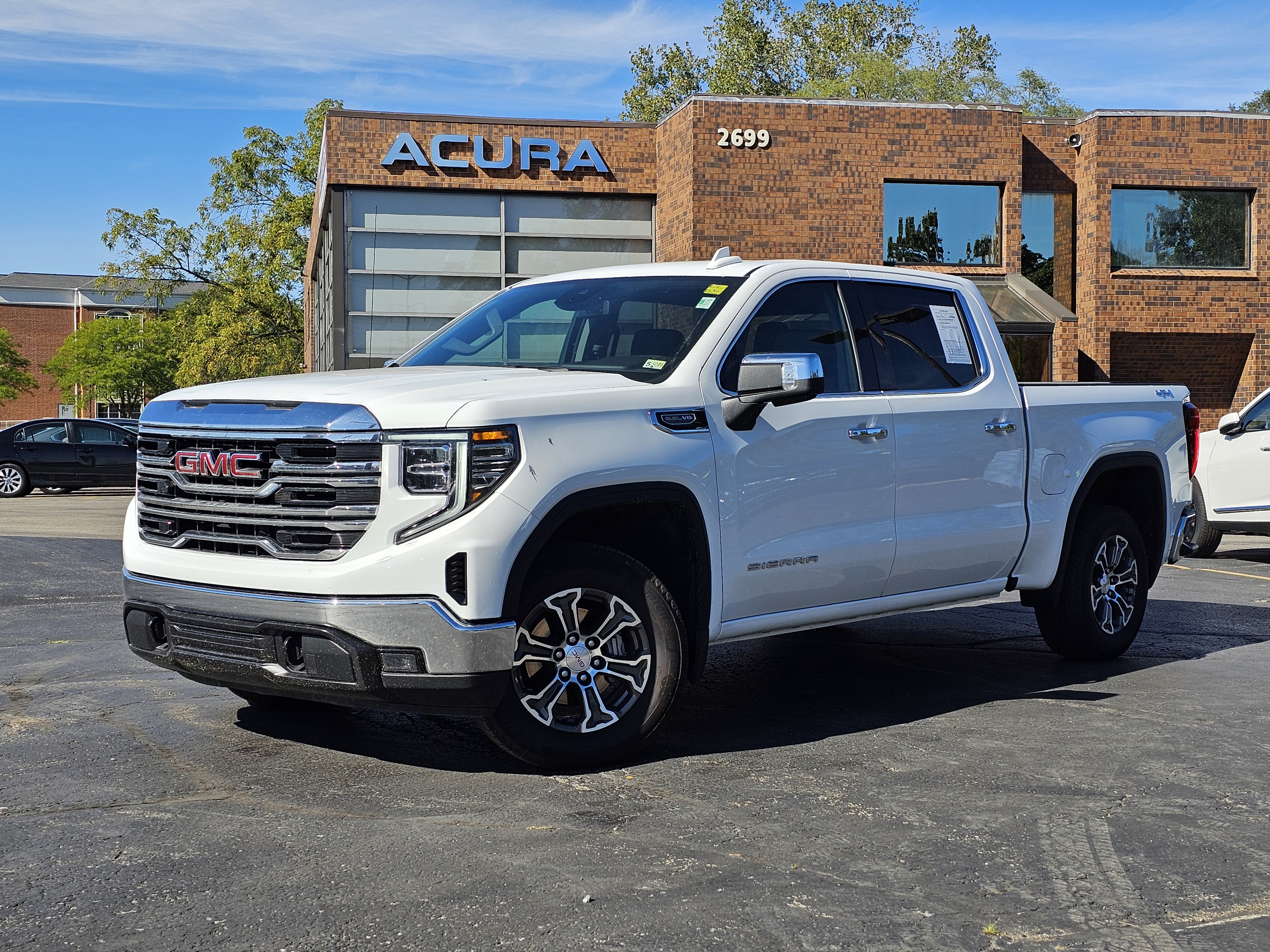 2024 GMC Sierra 1500 SLT 1