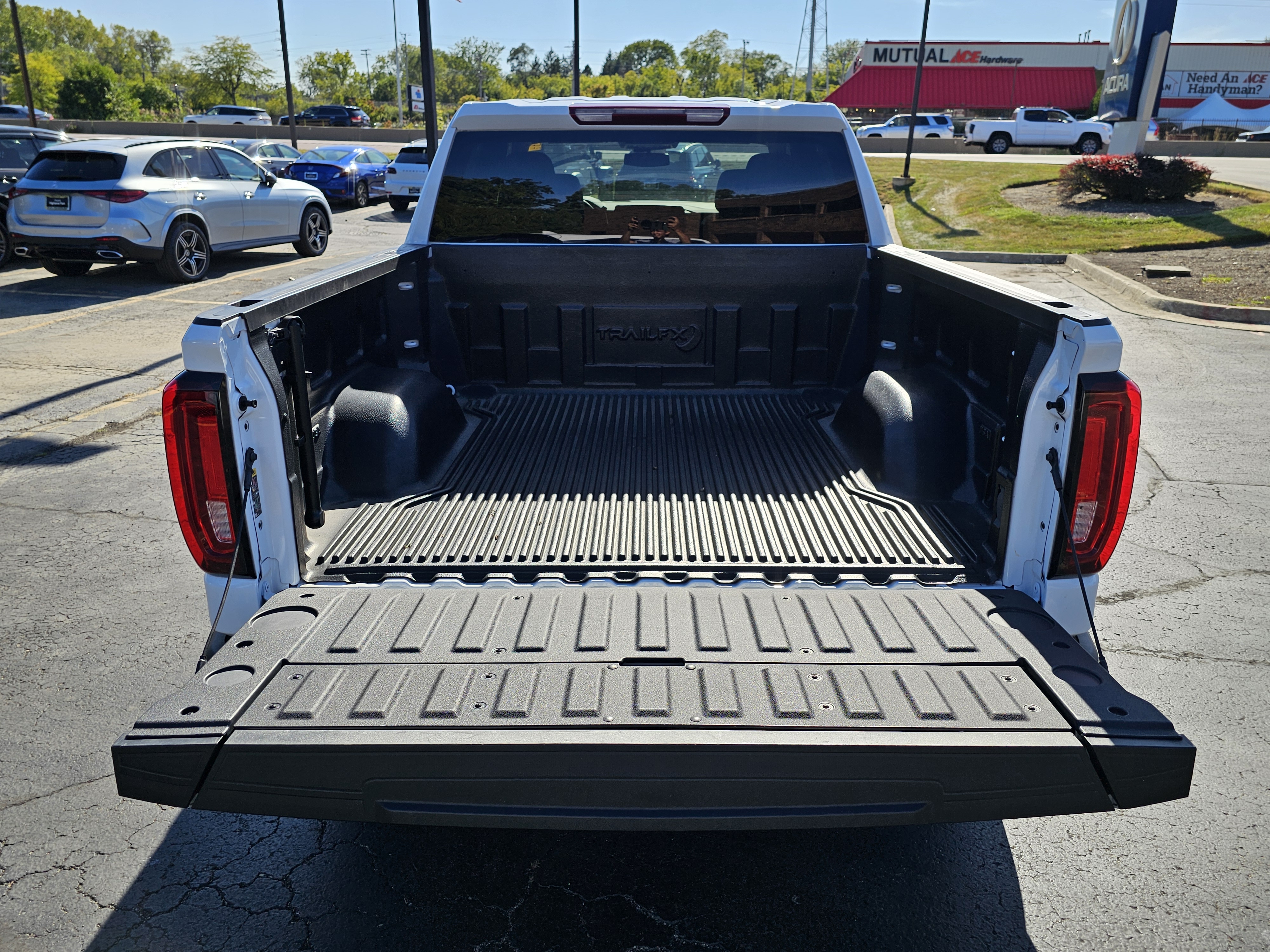 2024 GMC Sierra 1500 SLT 18