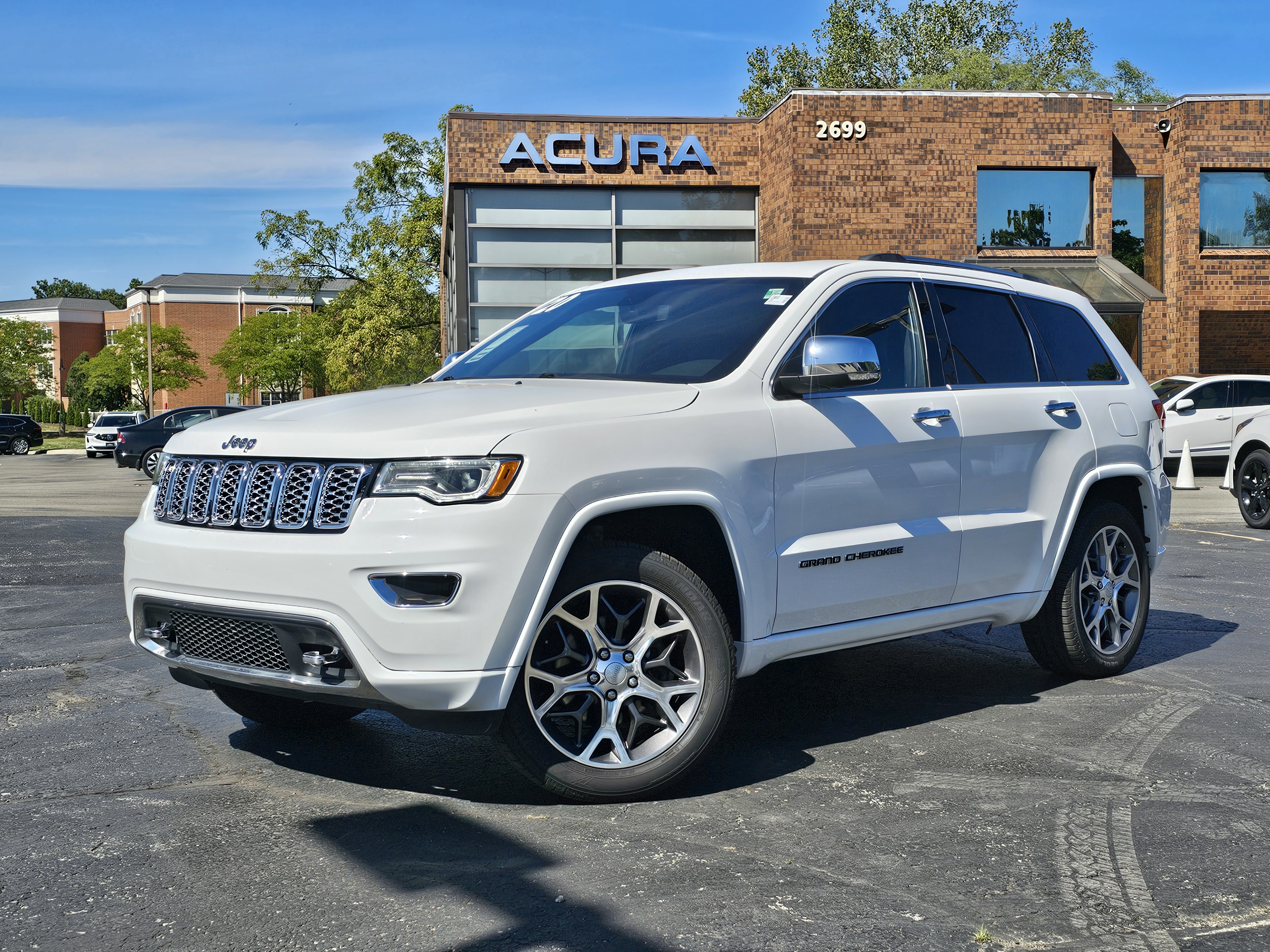 2020 Jeep Grand Cherokee Overland 1