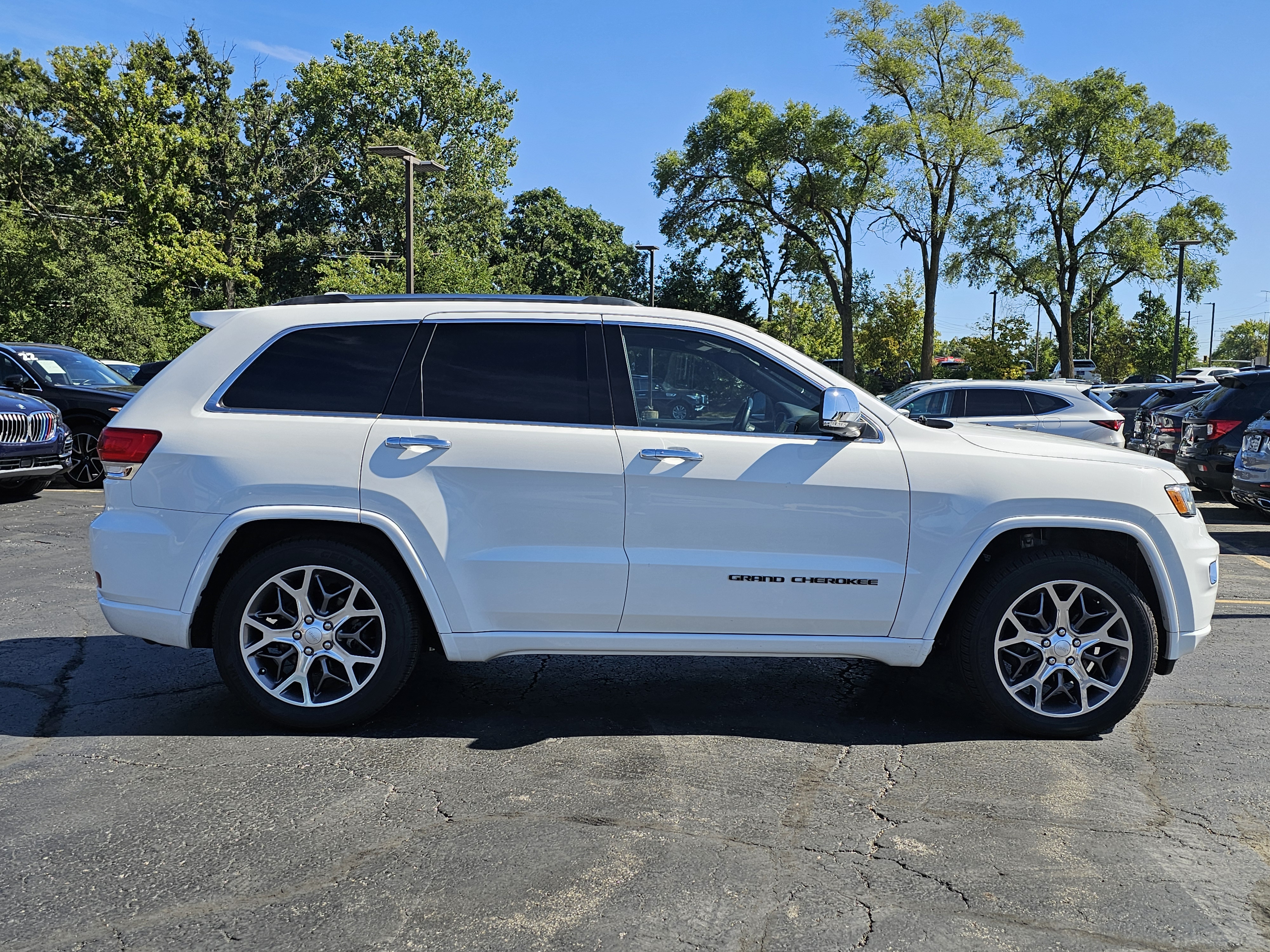 2020 Jeep Grand Cherokee Overland 25