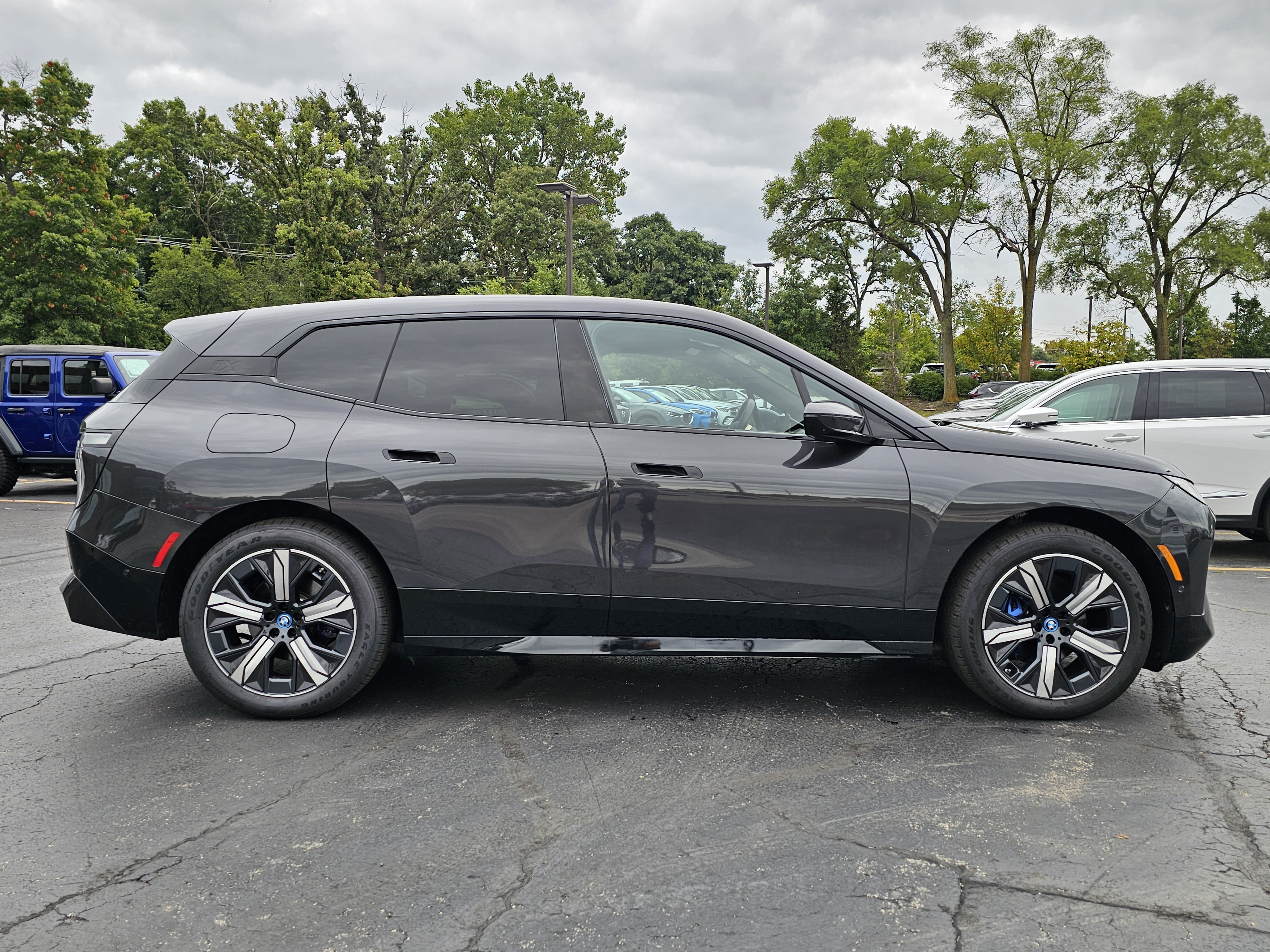 2024 BMW iX xDrive50 25