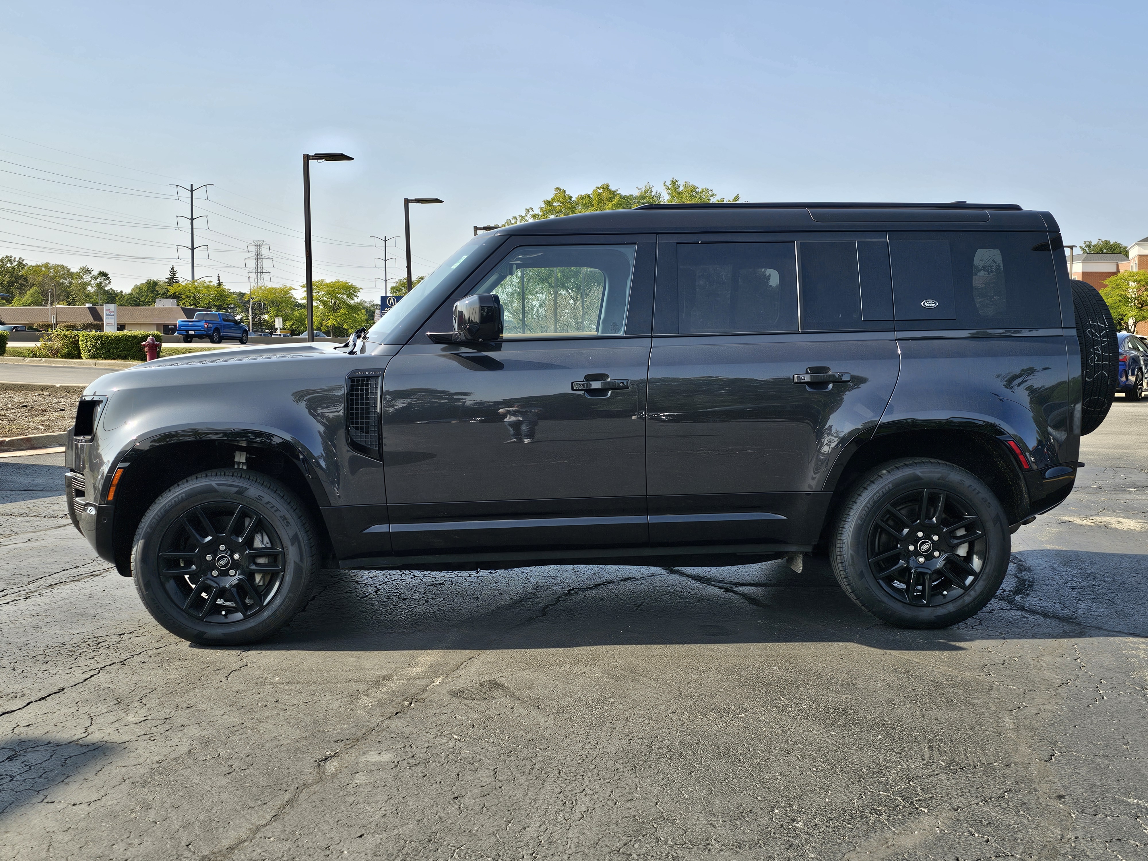 2023 Land Rover Defender 110 X-Dynamic SE 2