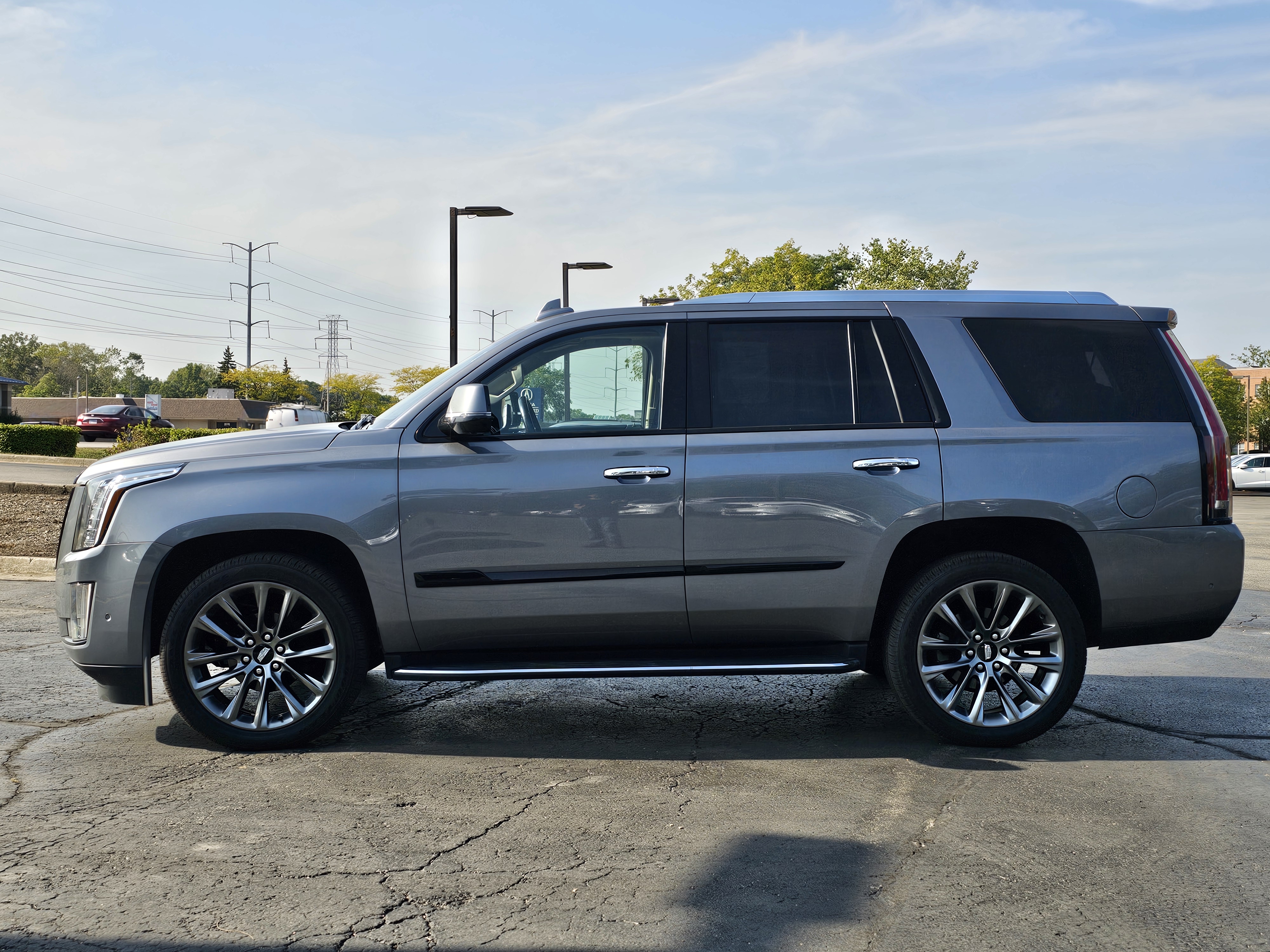 2020 Cadillac Escalade Luxury 2