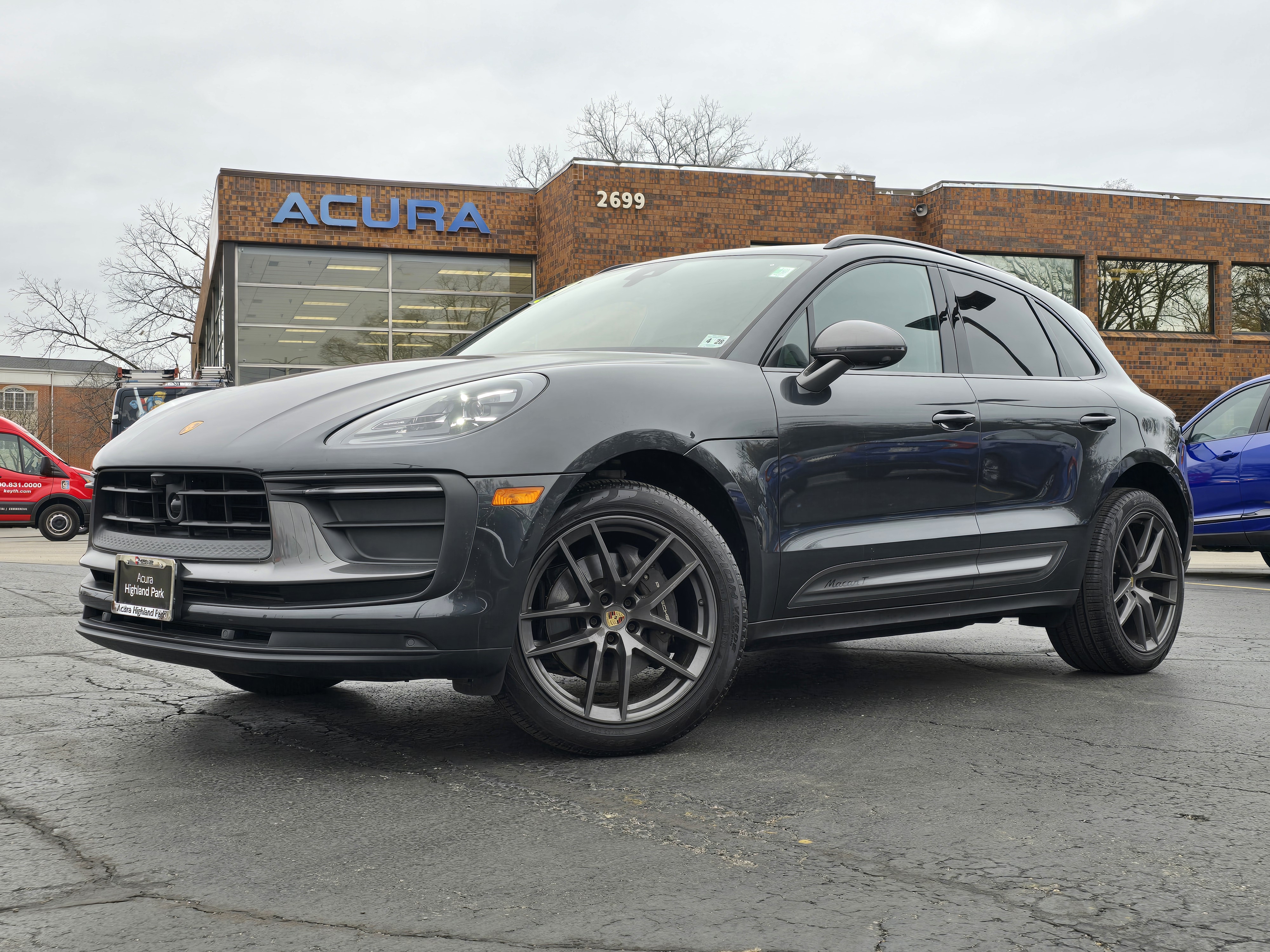 2023 Porsche Macan T 2