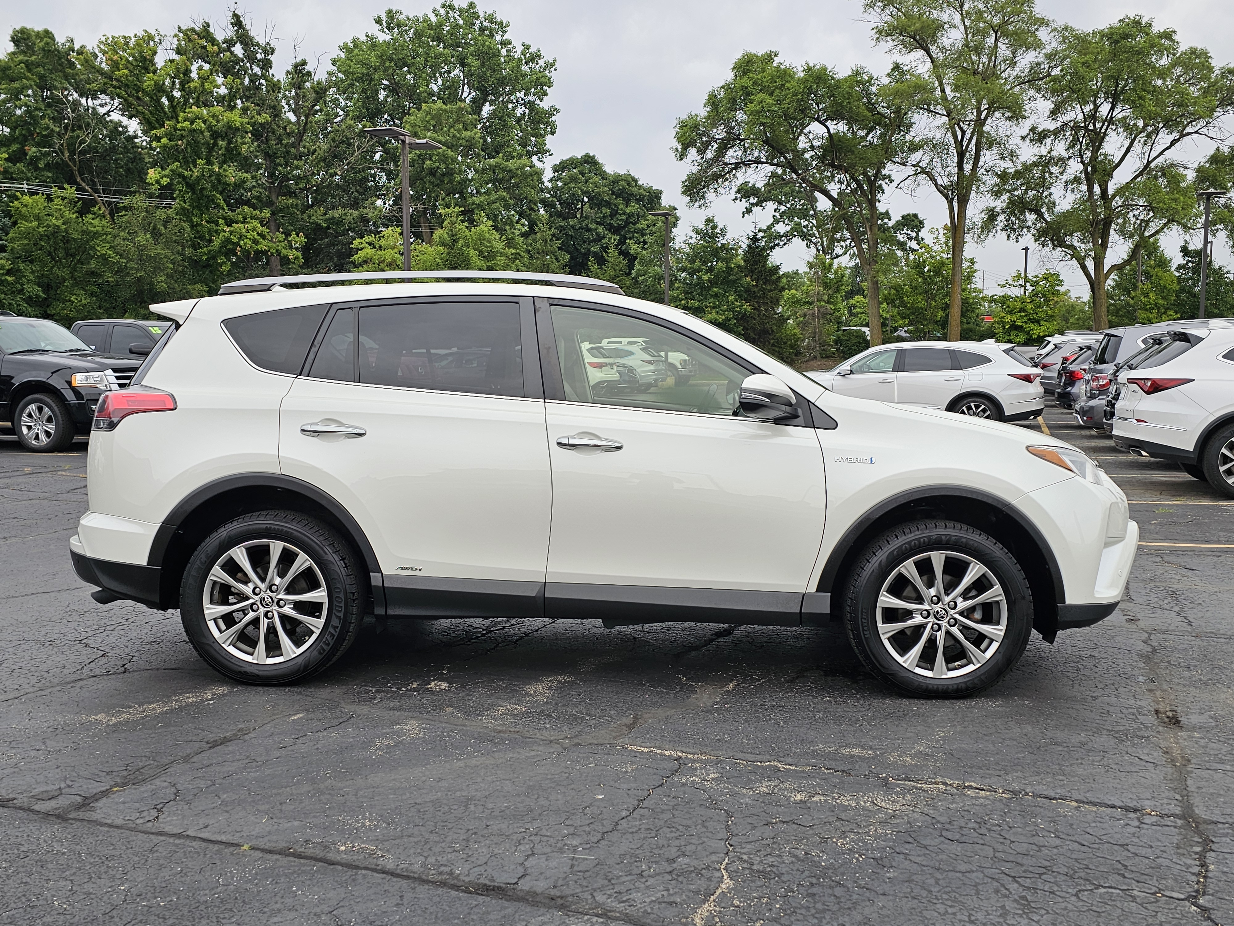 2018 Toyota RAV4 Hybrid Limited 26