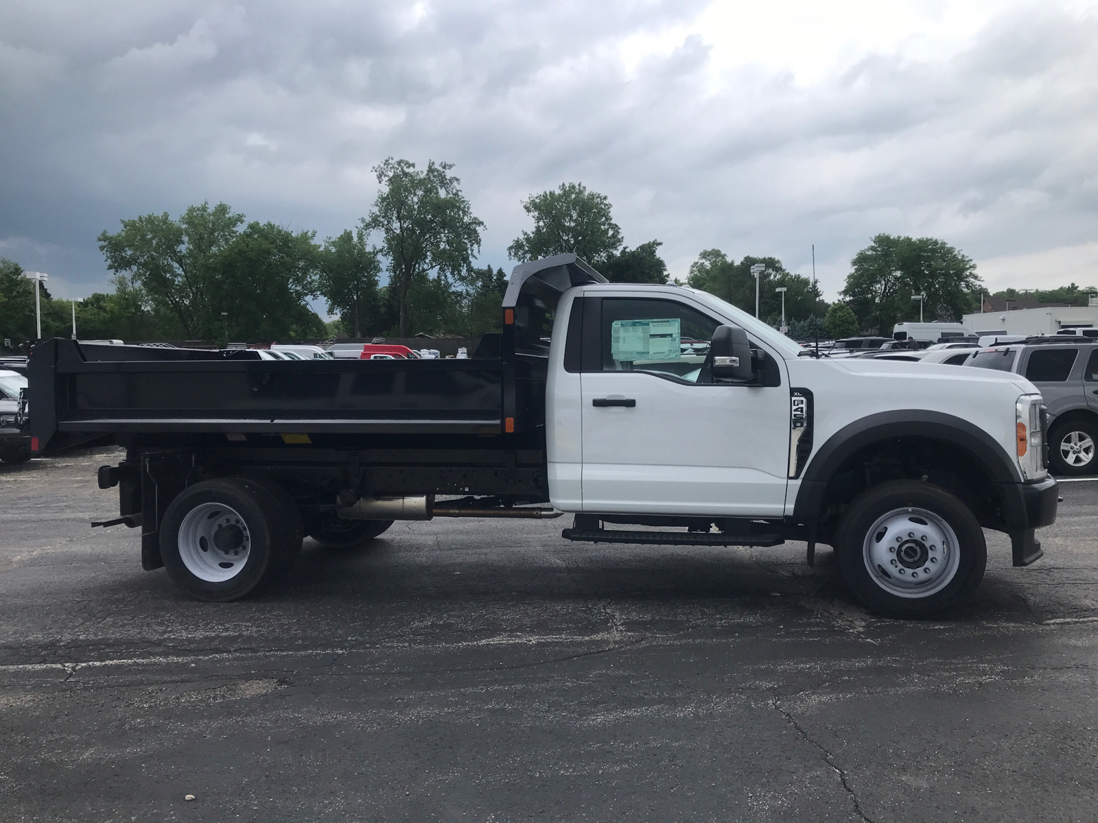 2023 Ford Super Duty F-450 DRW XL 2