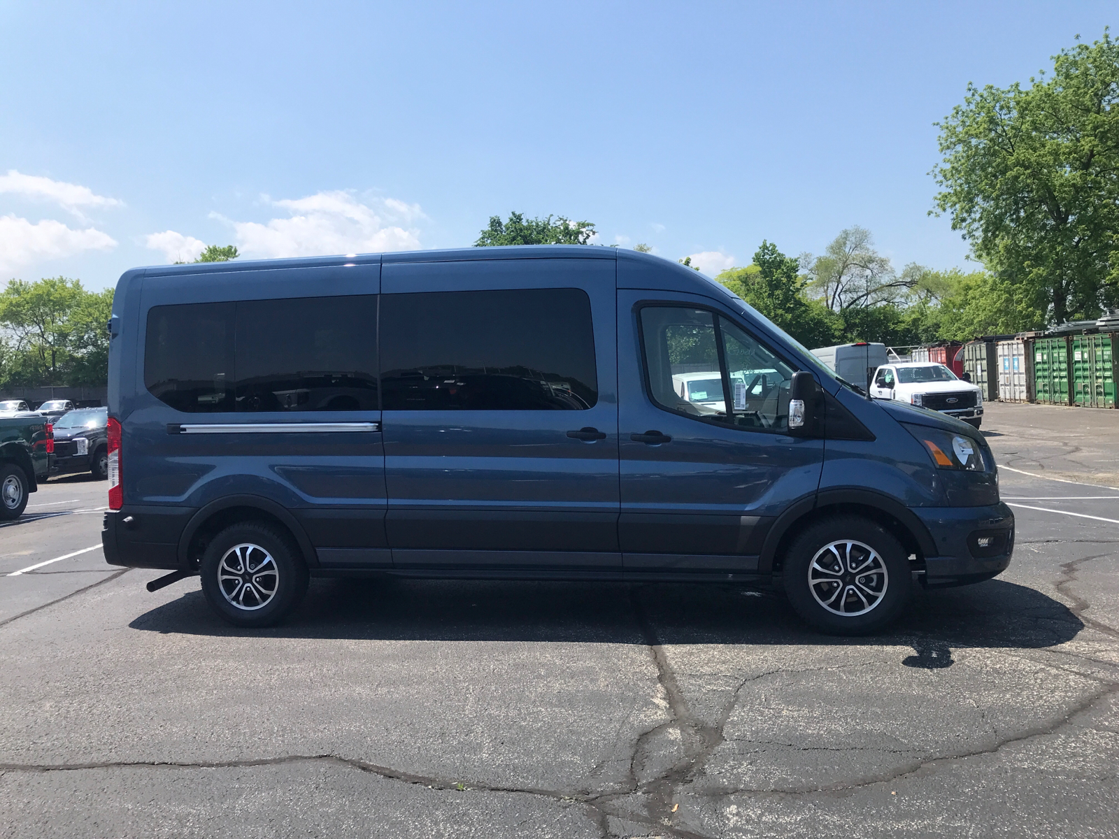 2024 Ford Transit Passenger Wagon XLT 2