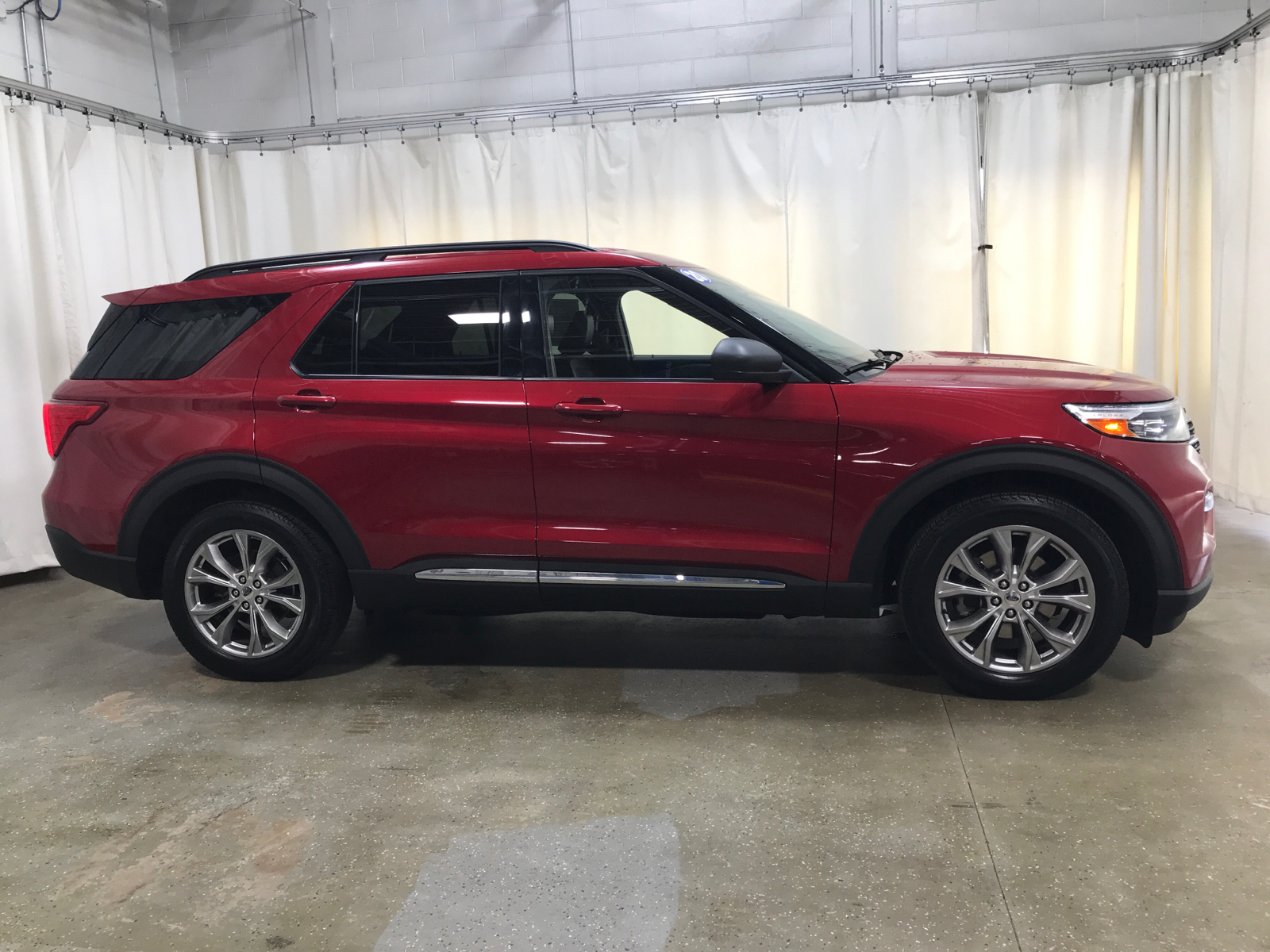 2020 Ford Explorer XLT 2