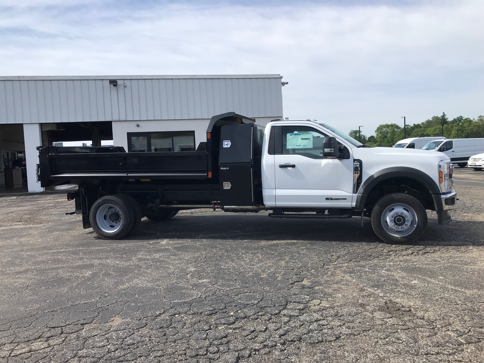 2024 Ford Super Duty F-450 DRW XL 2