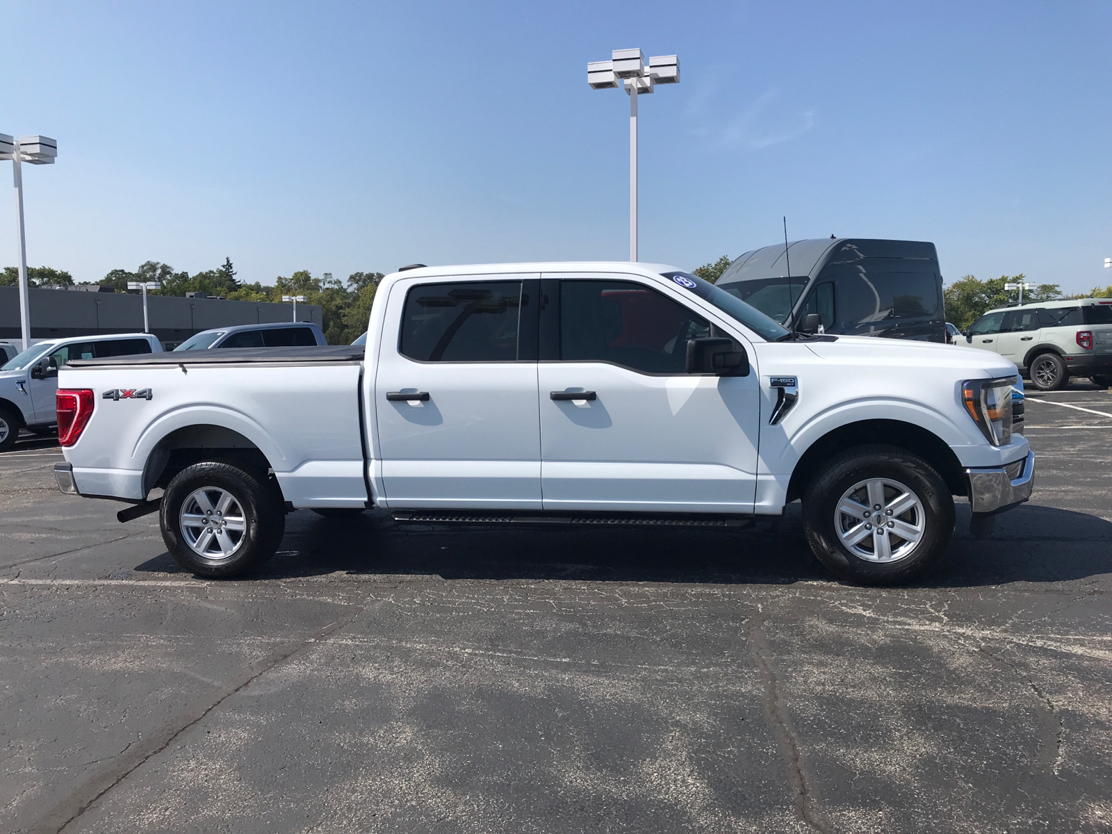 2023 Ford F-150 XLT 2