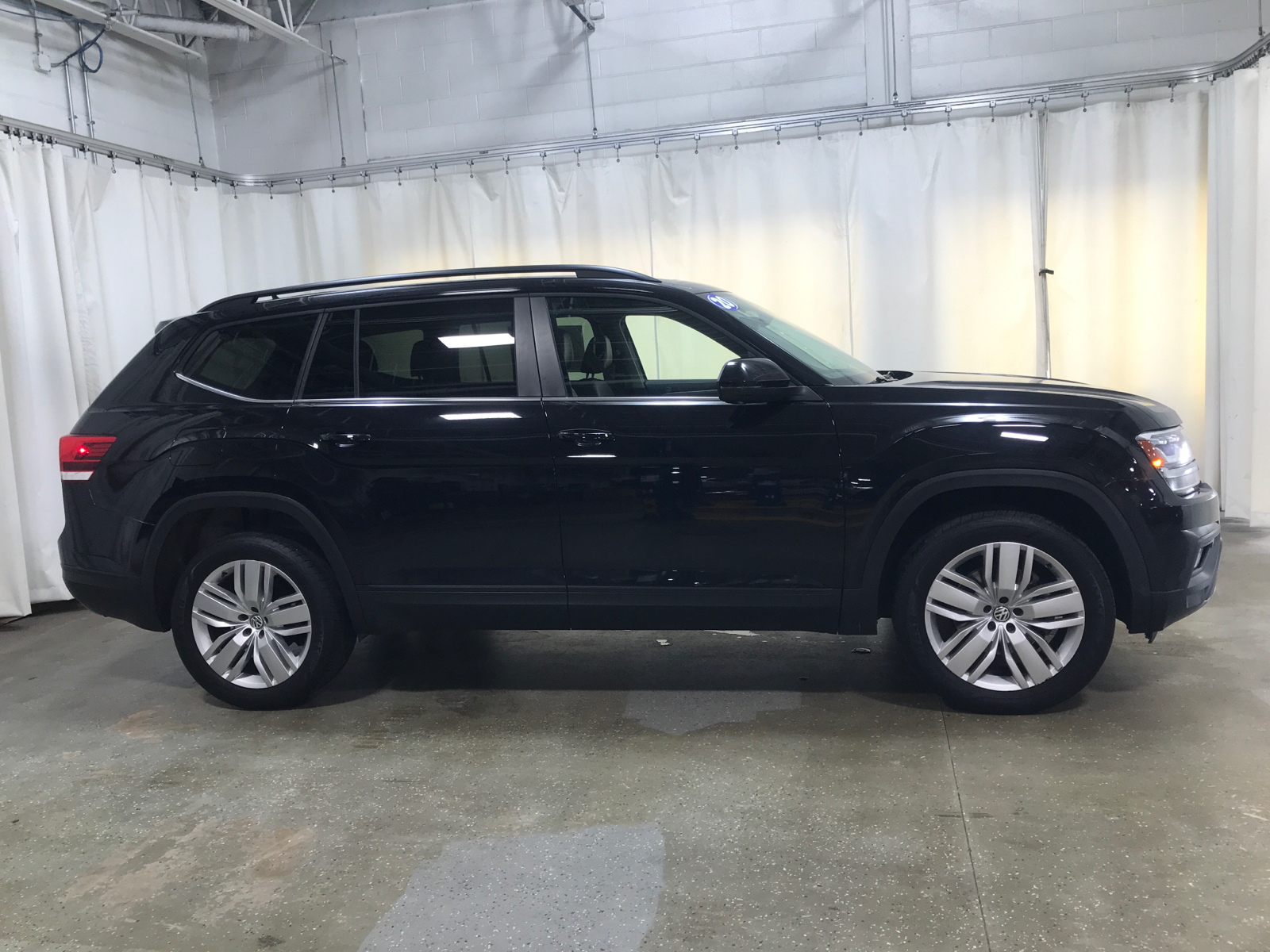 2020 Volkswagen Atlas 3.6L V6 SE w/Technology 2