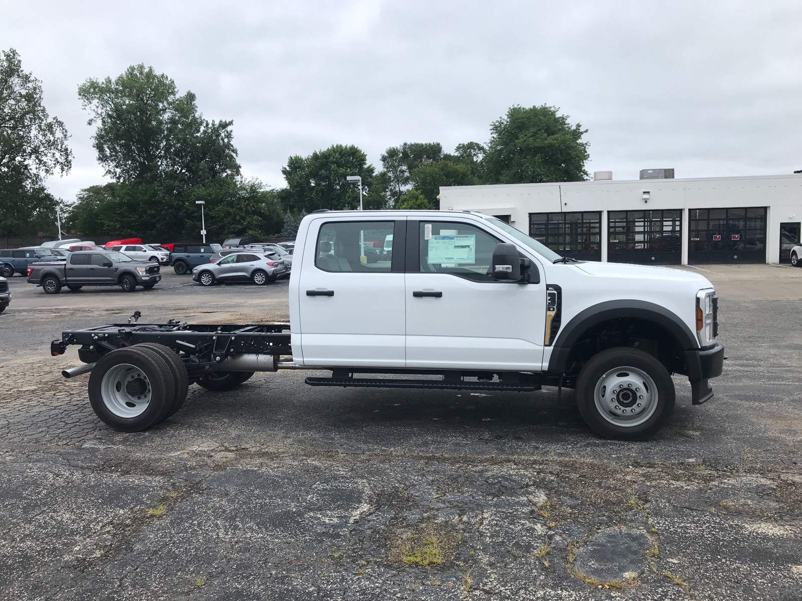 2024 Ford Super Duty F-450 DRW XL 2