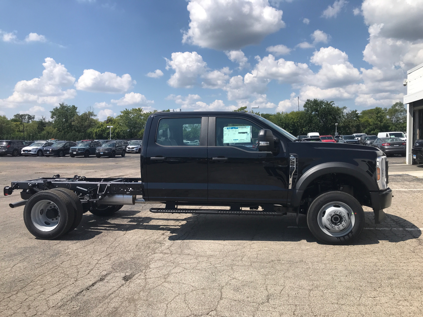 2024 Ford Super Duty F-450 DRW XL 2