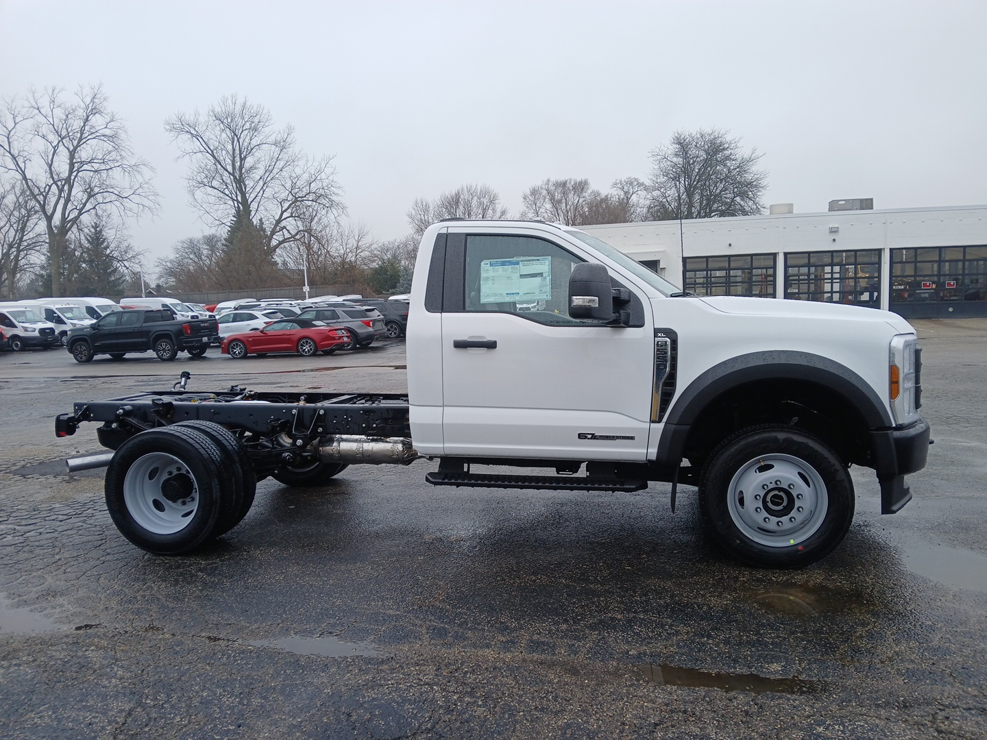 2024 Ford Super Duty F-550 DRW XL 2