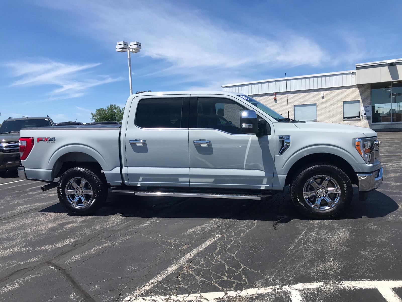 2023 Ford F-150 LARIAT 2