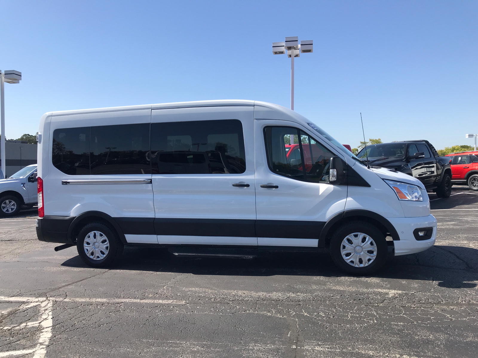 2022 Ford Transit Passenger Wagon XLT 2