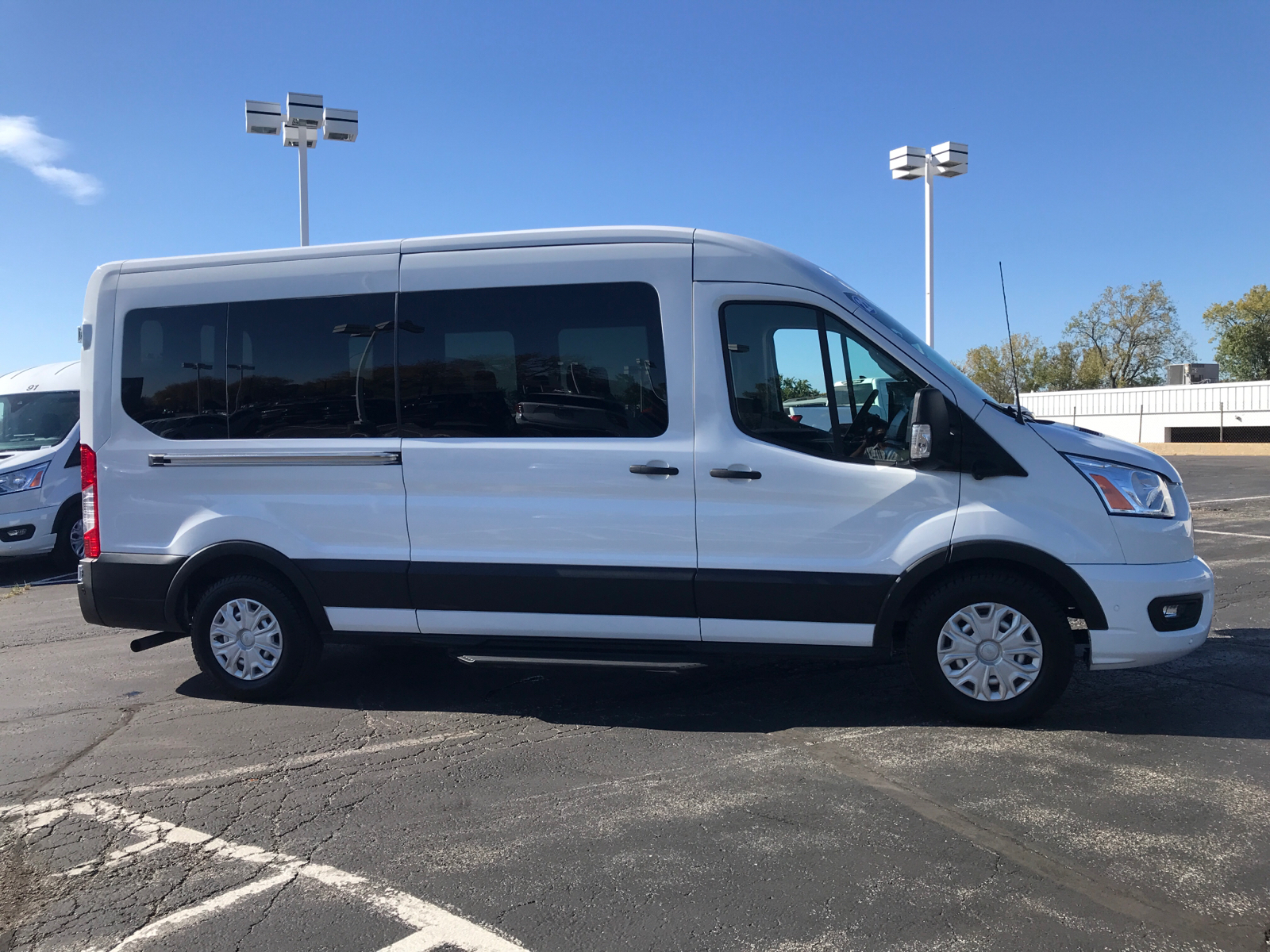 2022 Ford Transit Passenger Wagon XLT 2