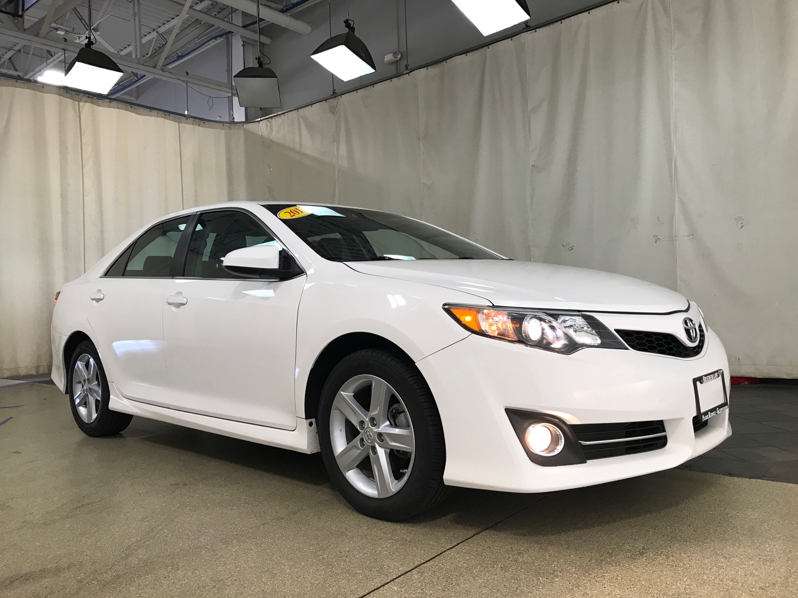 2013 Toyota Camry SE FWD Low miles 1