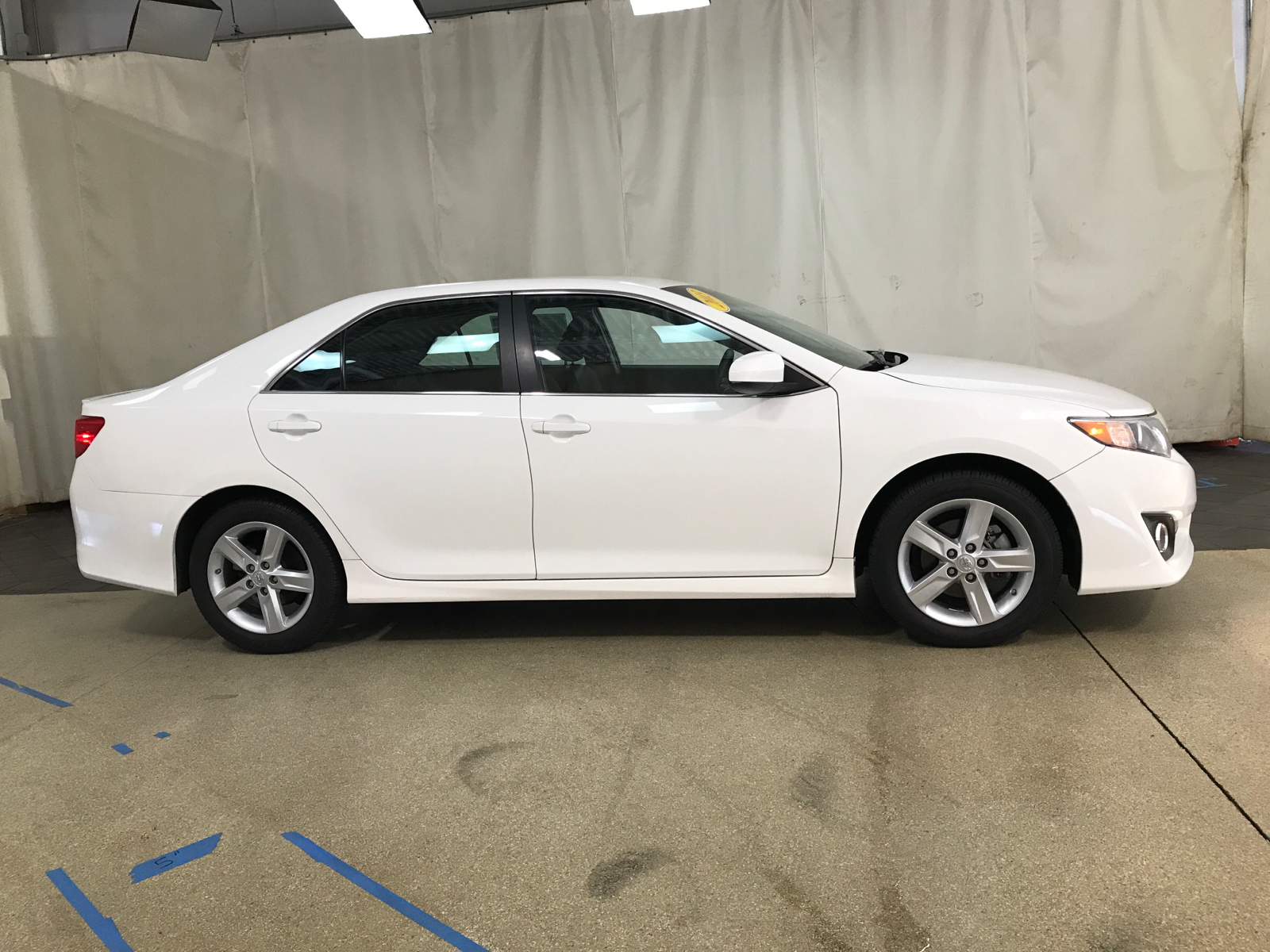 2013 Toyota Camry SE FWD Low miles 2