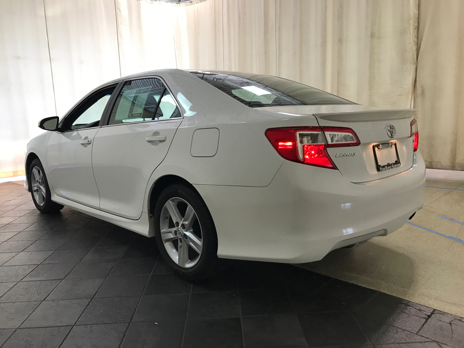 2013 Toyota Camry SE FWD Low miles 4