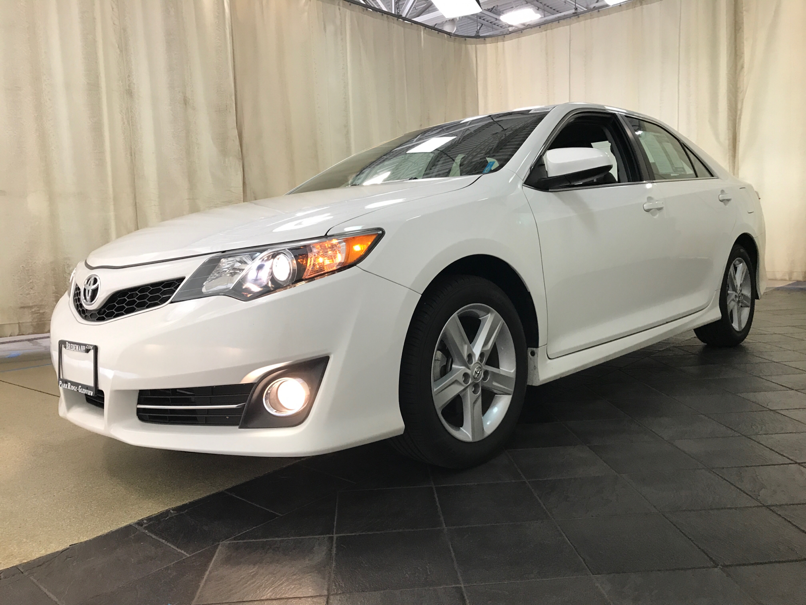 2013 Toyota Camry SE FWD Low miles 5