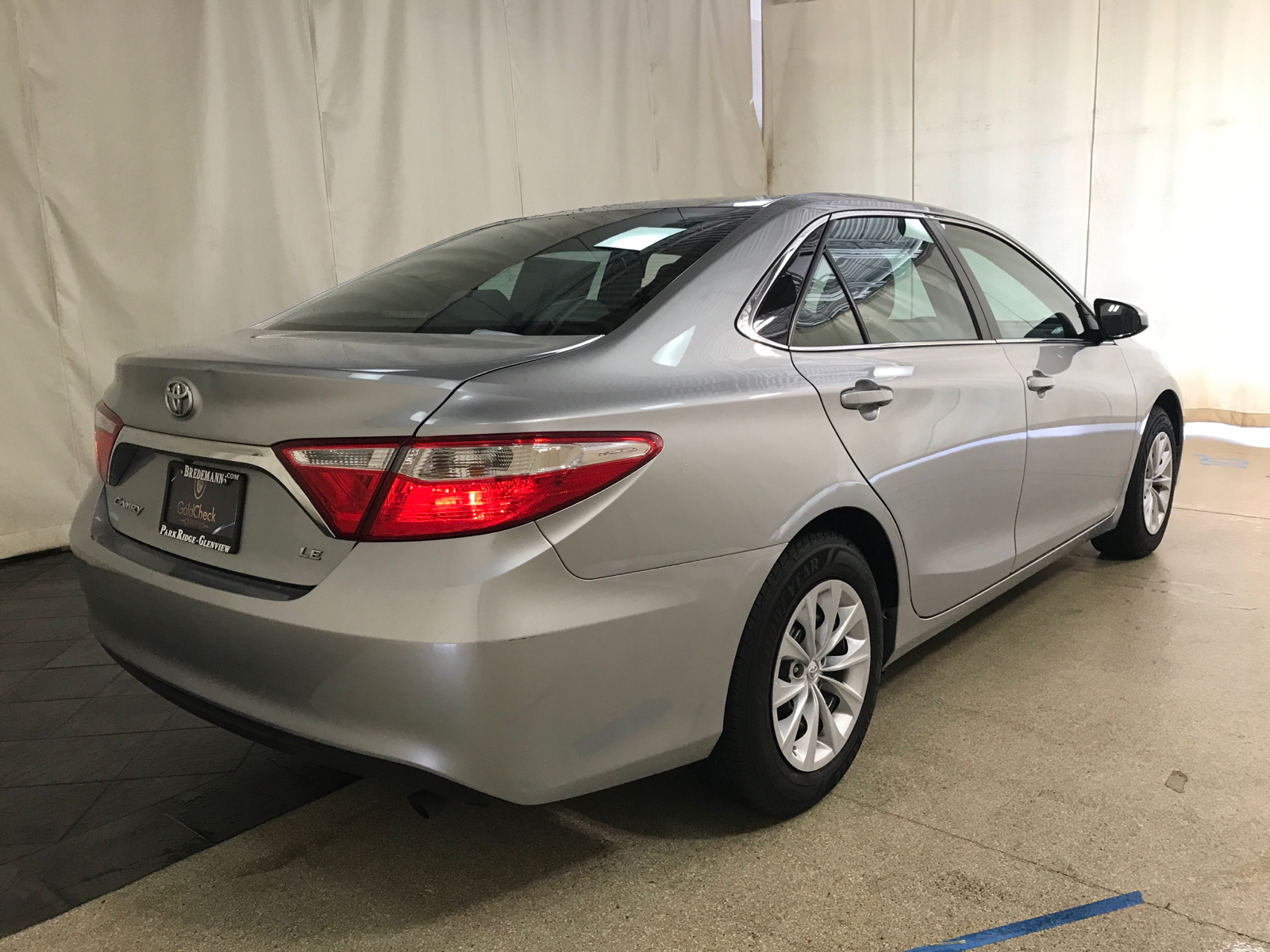 2015 Toyota Camry XLE 3