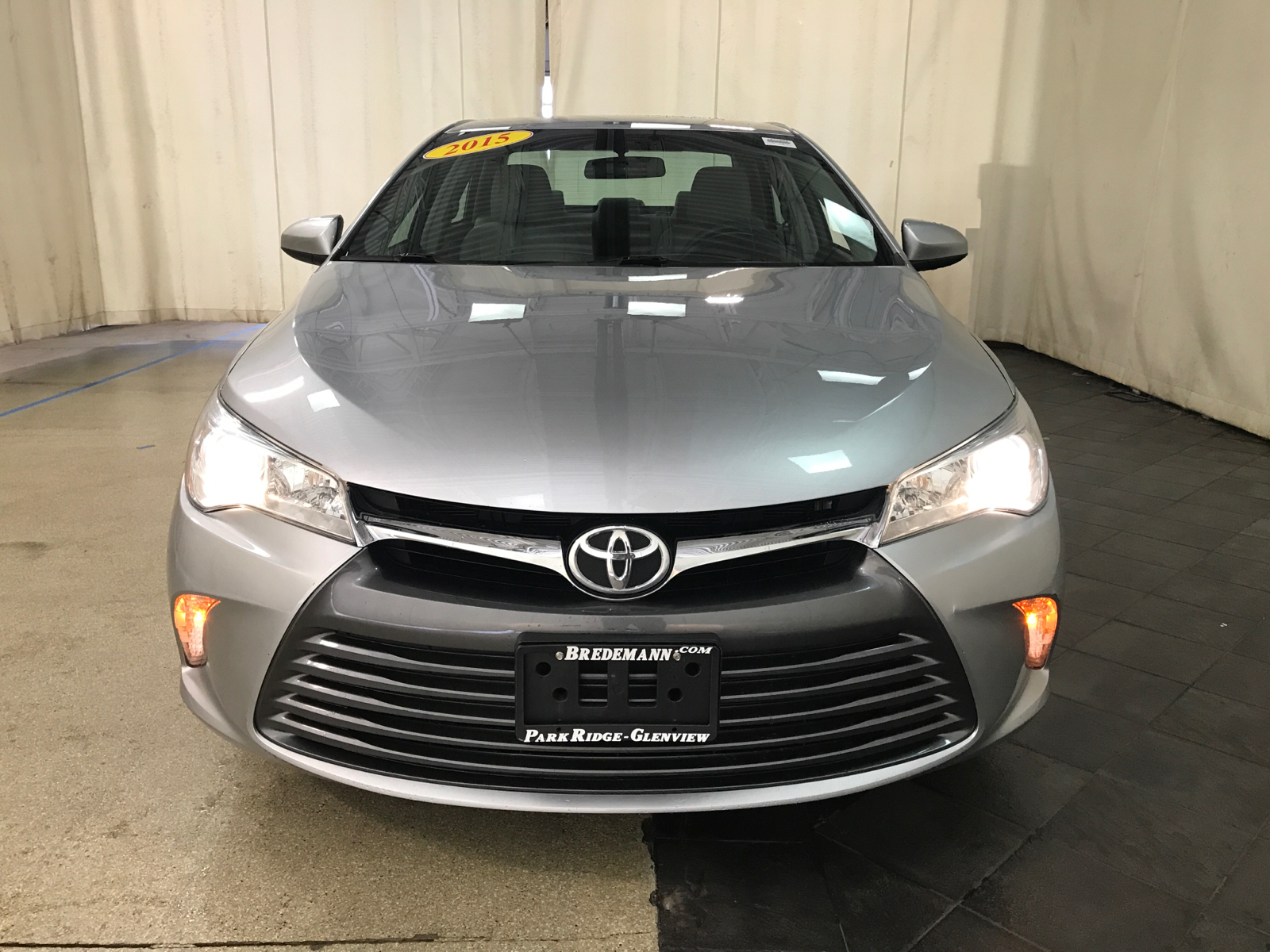 2015 Toyota Camry XLE 24