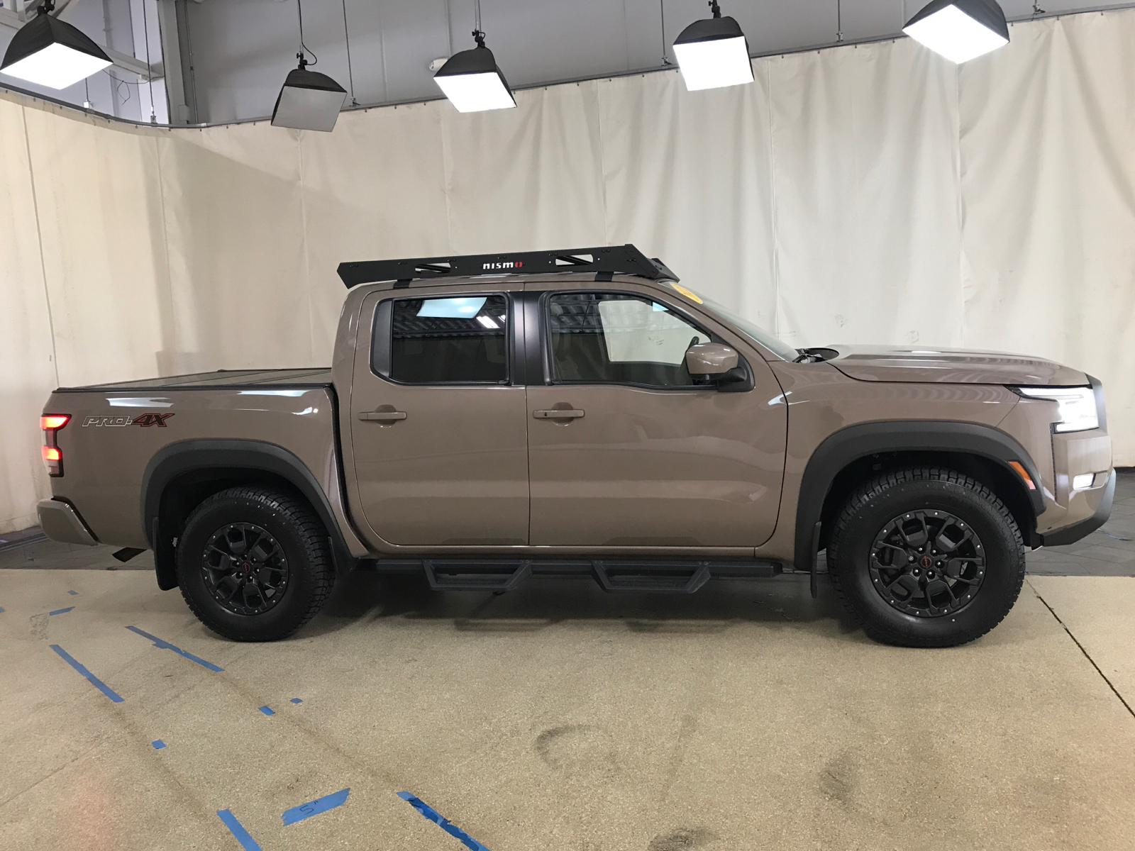 2022 Nissan Frontier PRO-4X Nav AWD 2