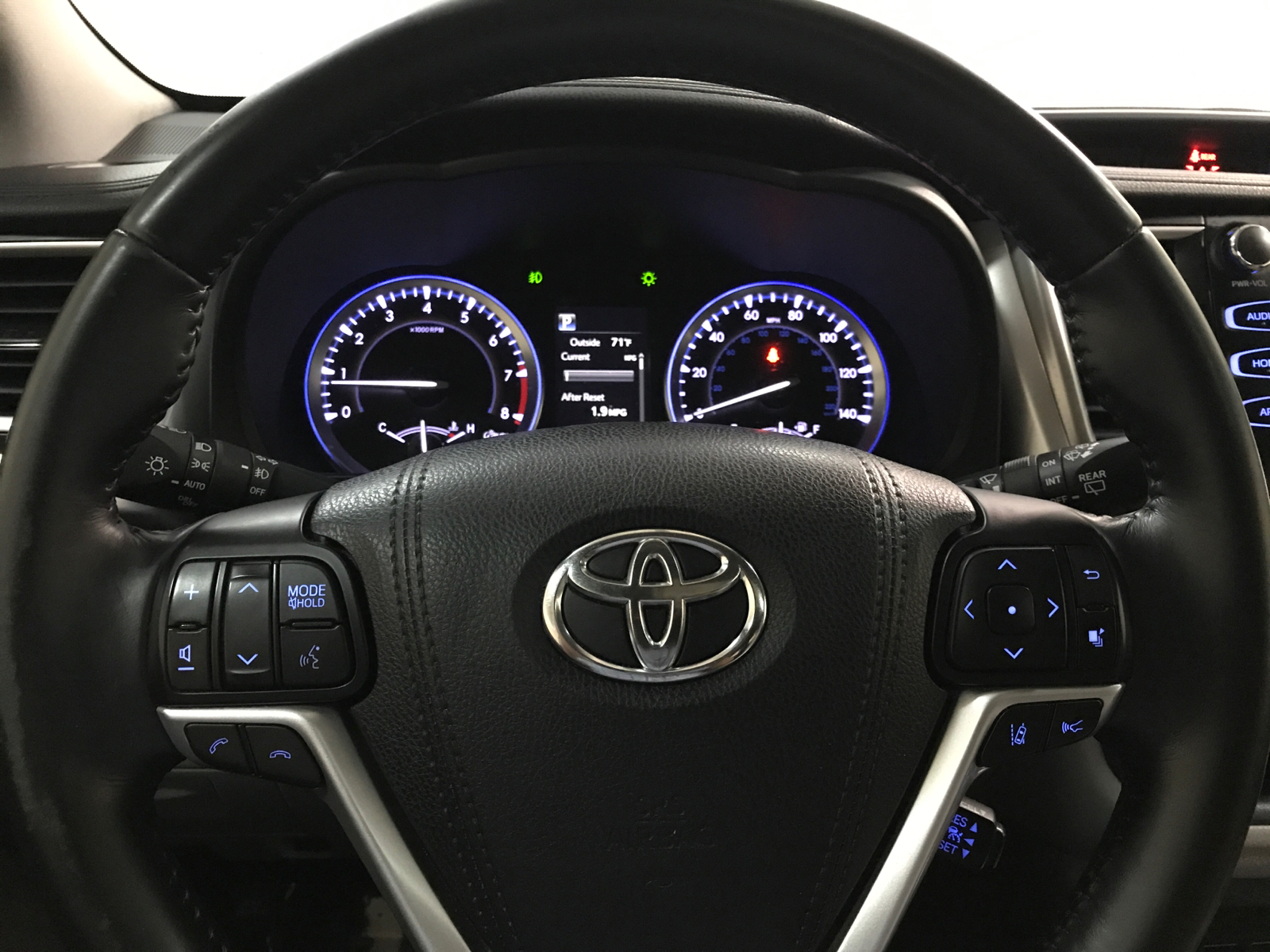 2017 Toyota Highlander XLE 11