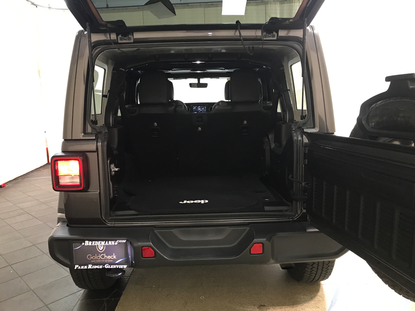 2018 Jeep Wrangler Unlimited Sahara 22