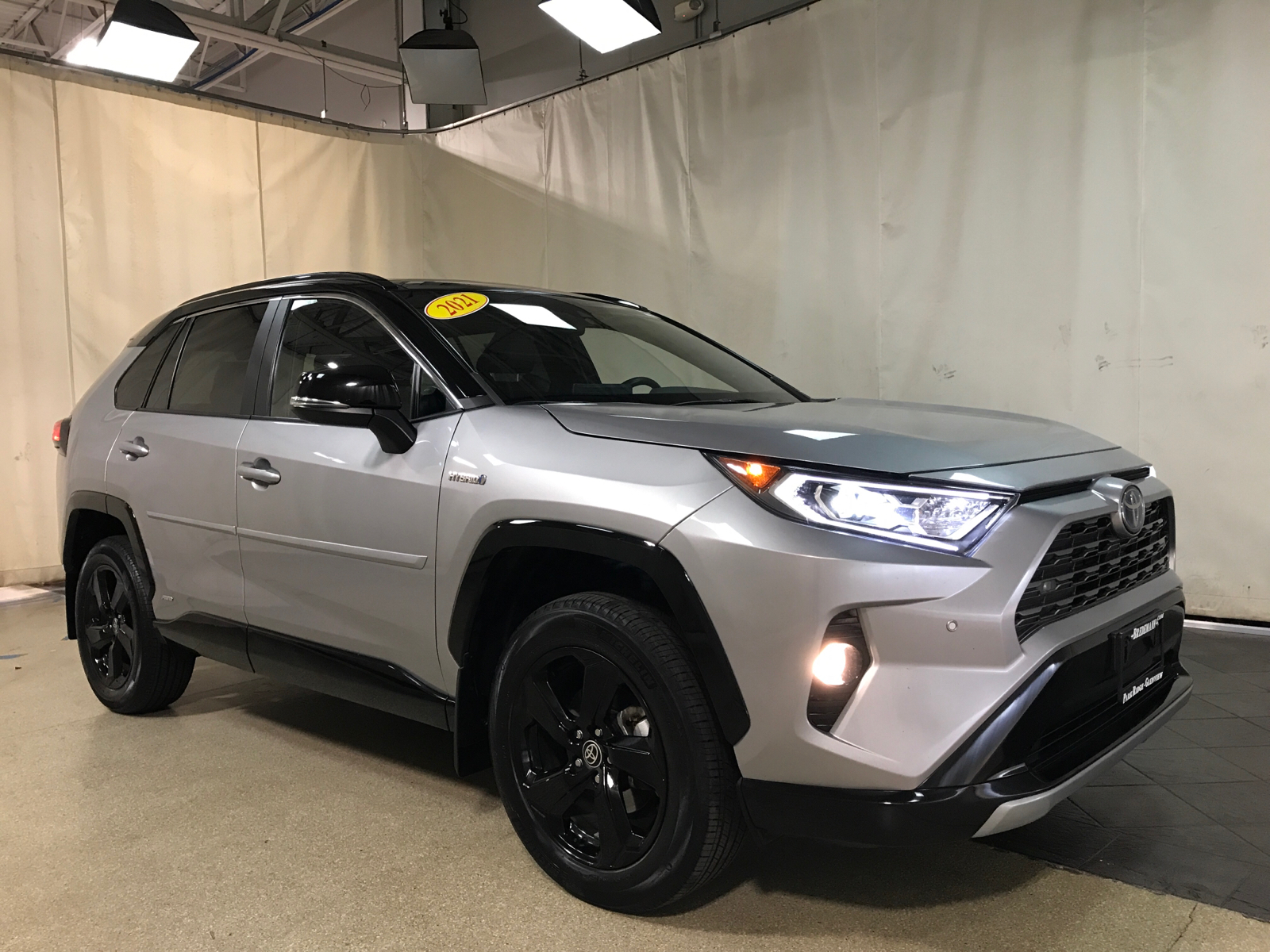 2021 Toyota RAV4 Hybrid XSE 1