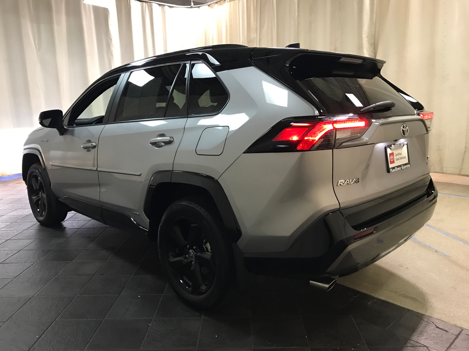 2021 Toyota RAV4 Hybrid XSE 4