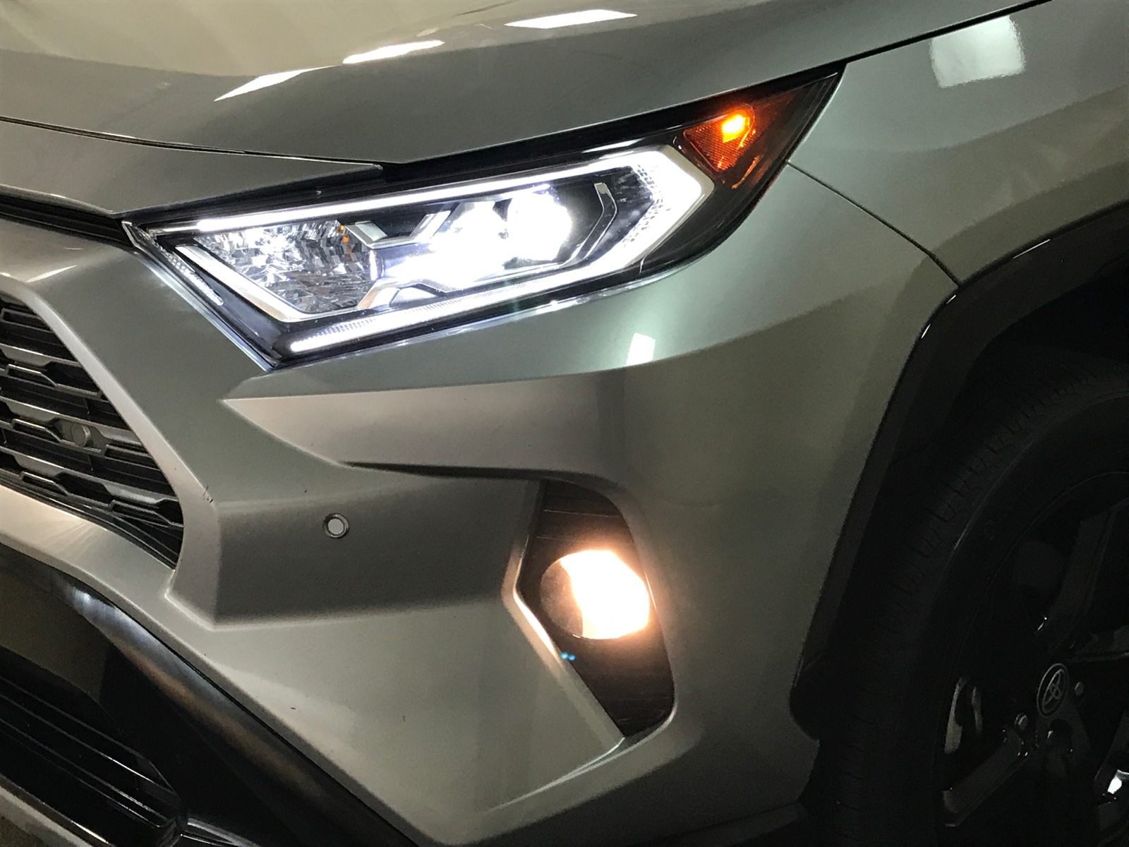 2021 Toyota RAV4 Hybrid XSE 28