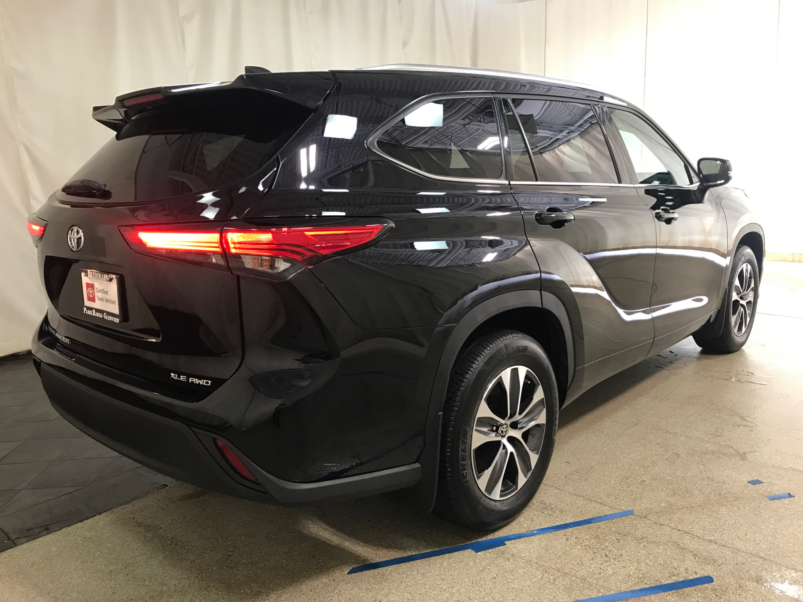 2021 Toyota Highlander XLE 3