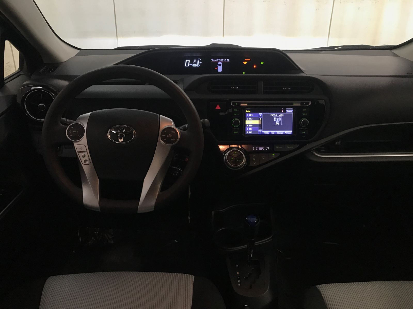 2016 Toyota Prius c Persona Series FWD 6