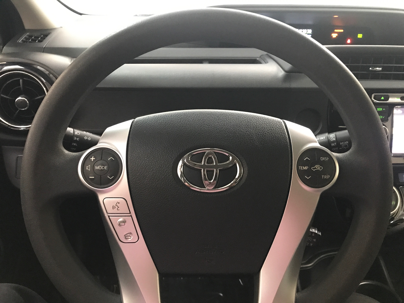 2016 Toyota Prius c Persona Series FWD 11