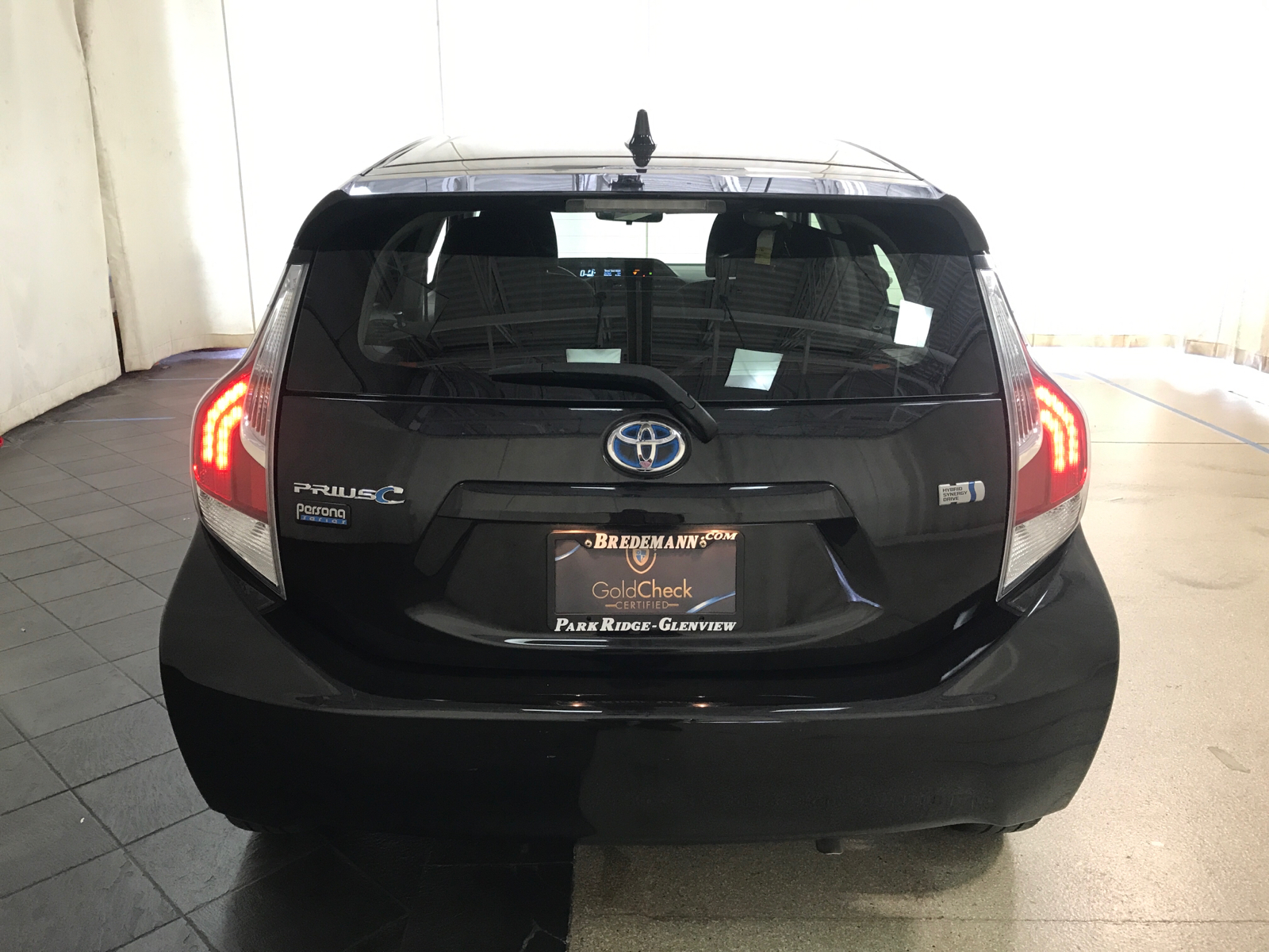 2016 Toyota Prius c Persona Series FWD 20