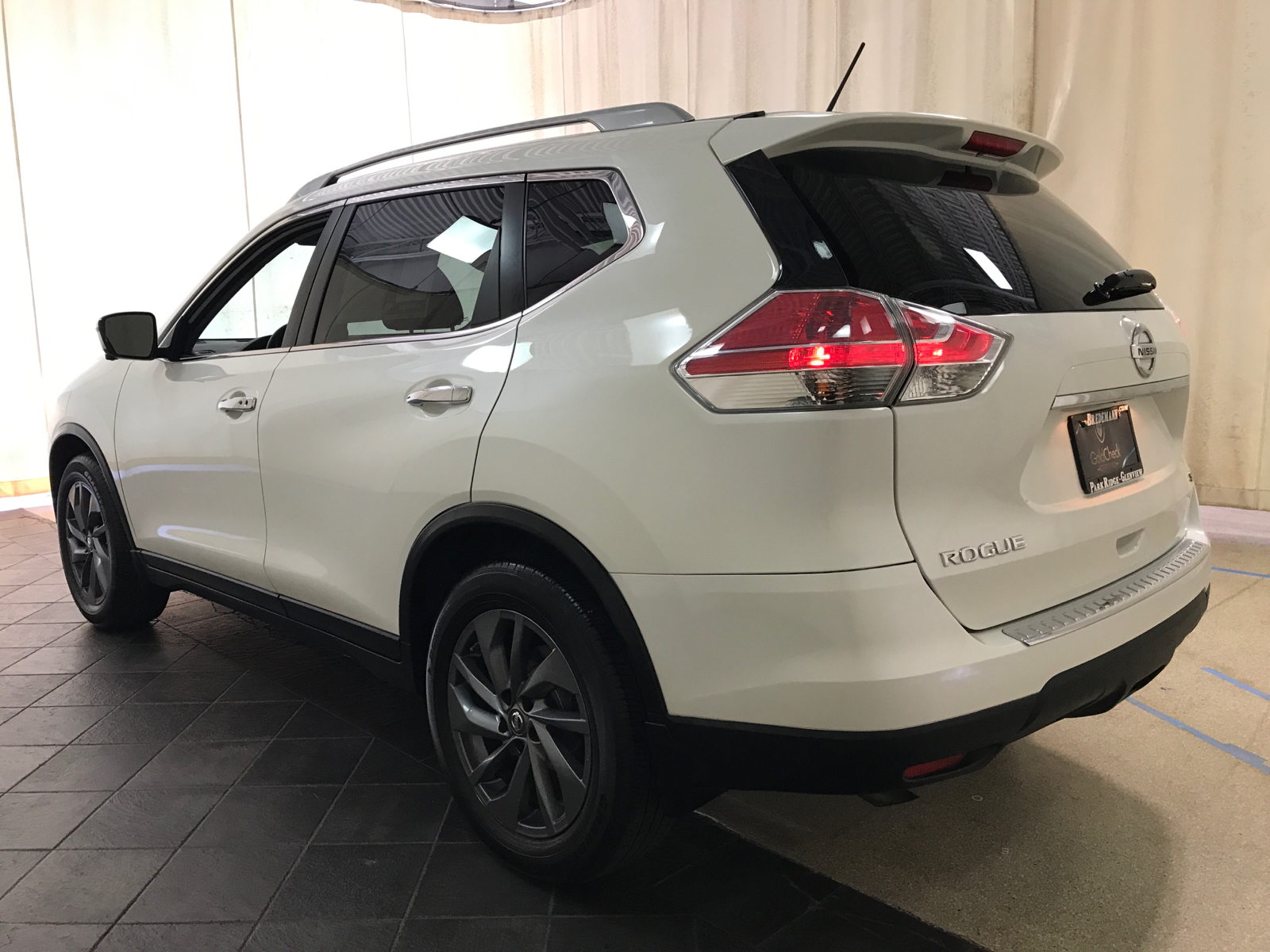 2016 Nissan Rogue SL 4