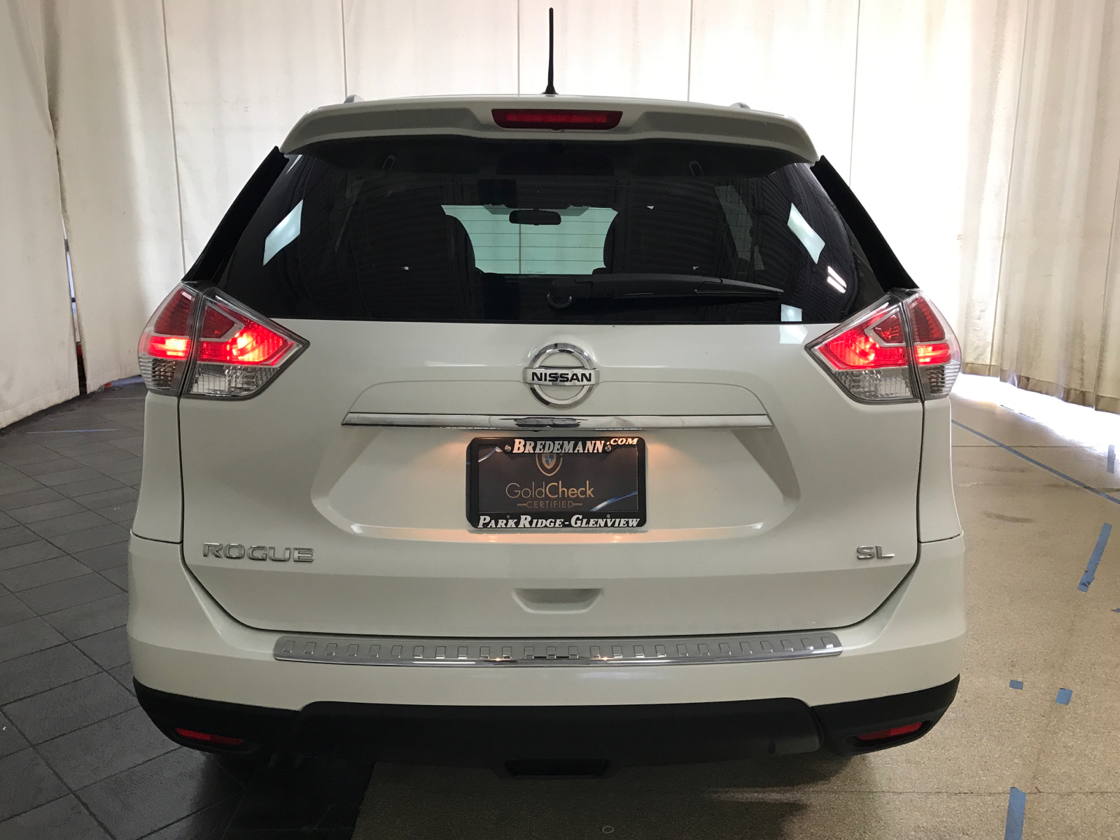 2016 Nissan Rogue SL 24