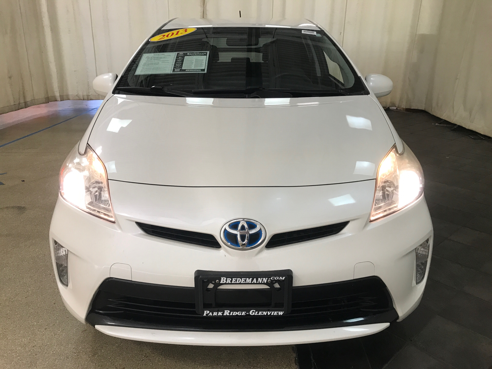 2013 Toyota Prius Two 27