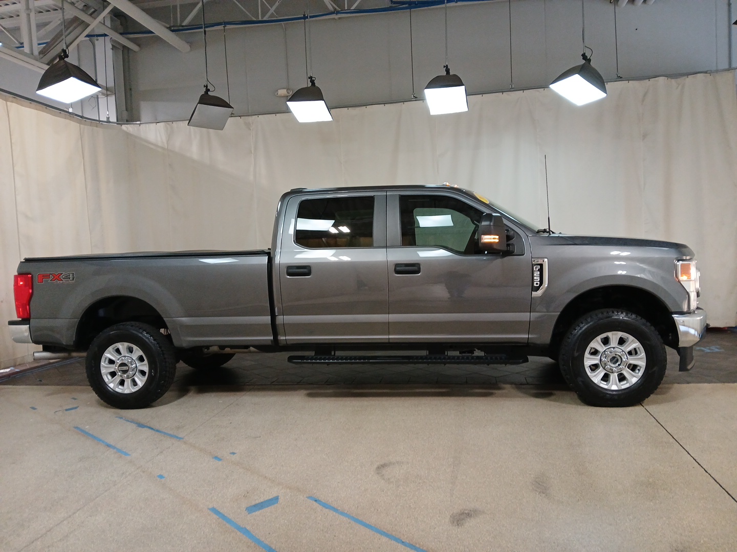 2022 Ford Super Duty F-250 SRW XL 2