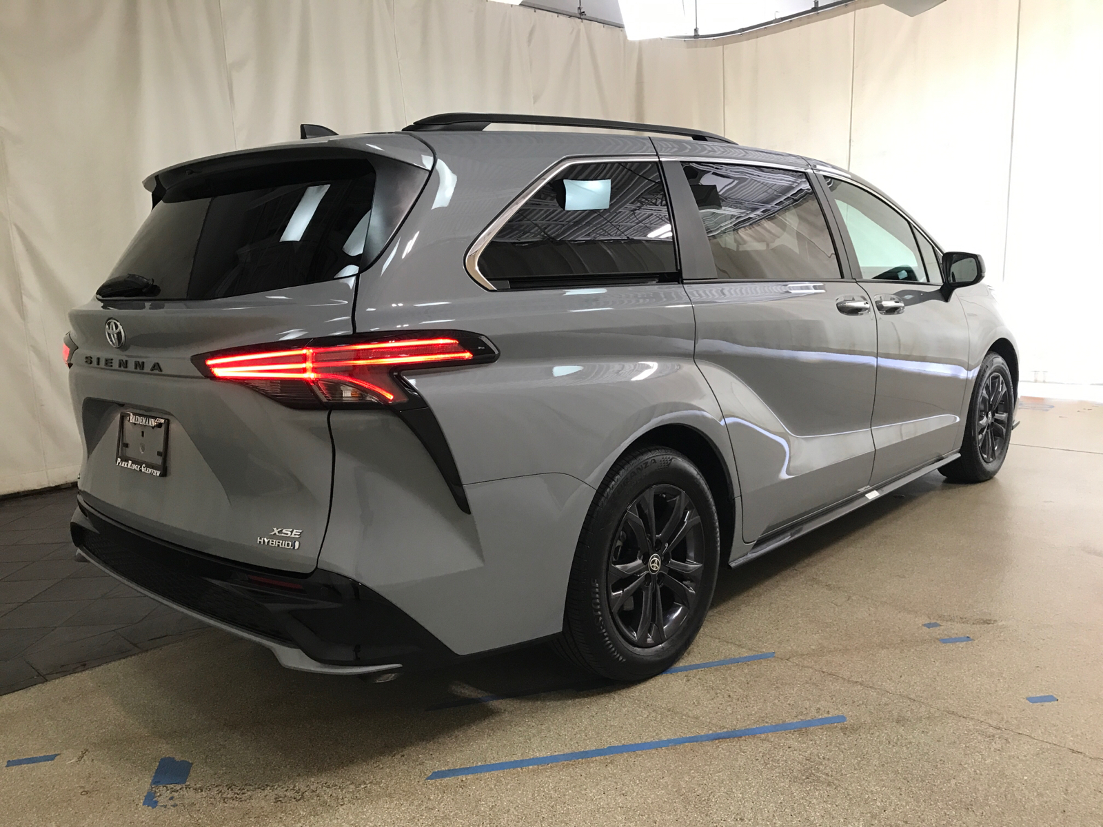 2024 Toyota Sienna XSE AWD 3