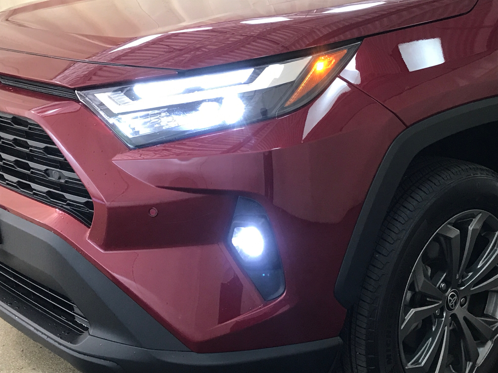 2022 Toyota RAV4 Hybrid XLE Premium 28