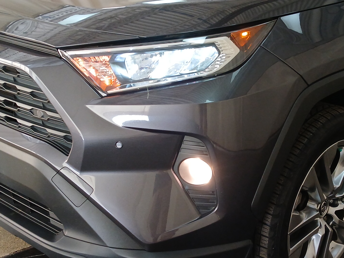 2019 Toyota RAV4 XLE Premium 30