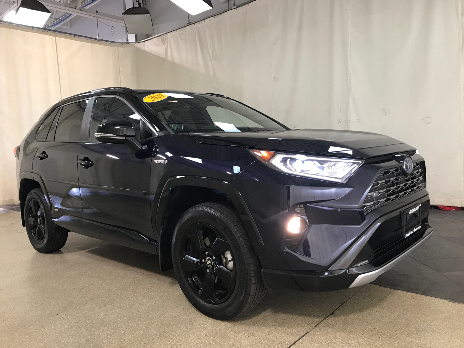 2021 Toyota RAV4 Hybrid XSE 1