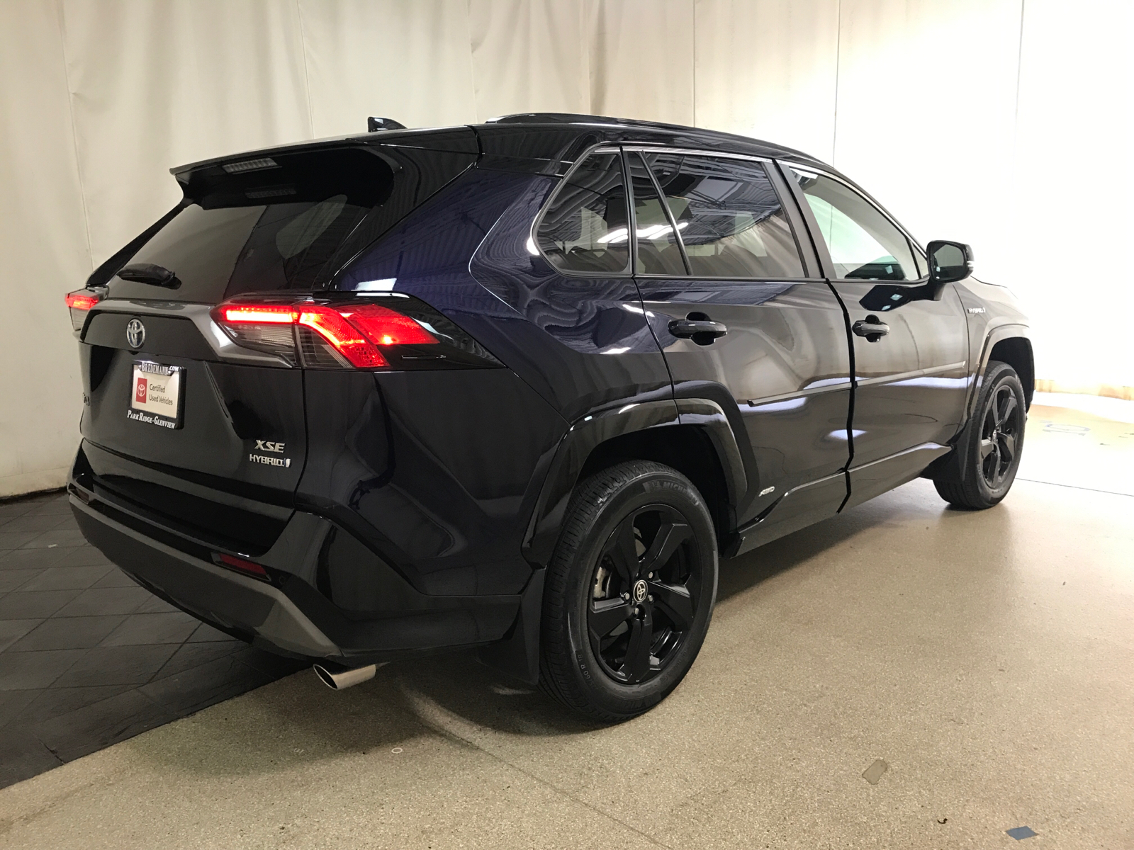 2021 Toyota RAV4 Hybrid XSE 3