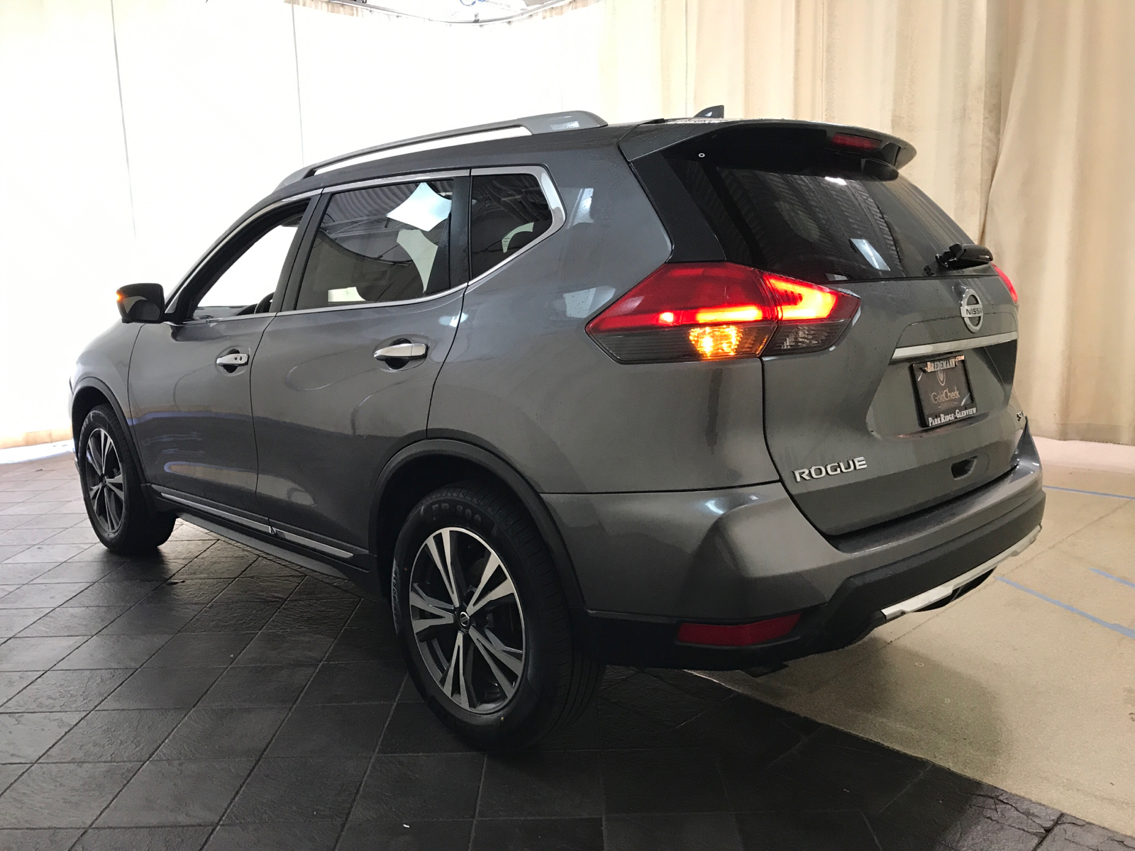 2017 Nissan Rogue SL 4