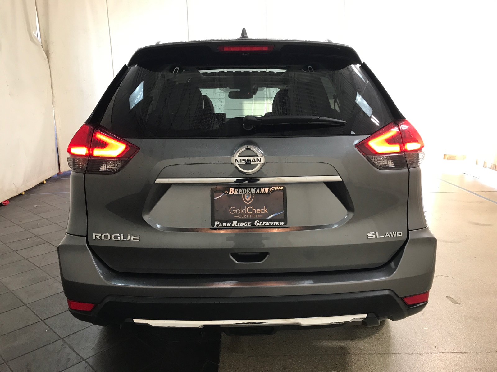 2017 Nissan Rogue SL 26