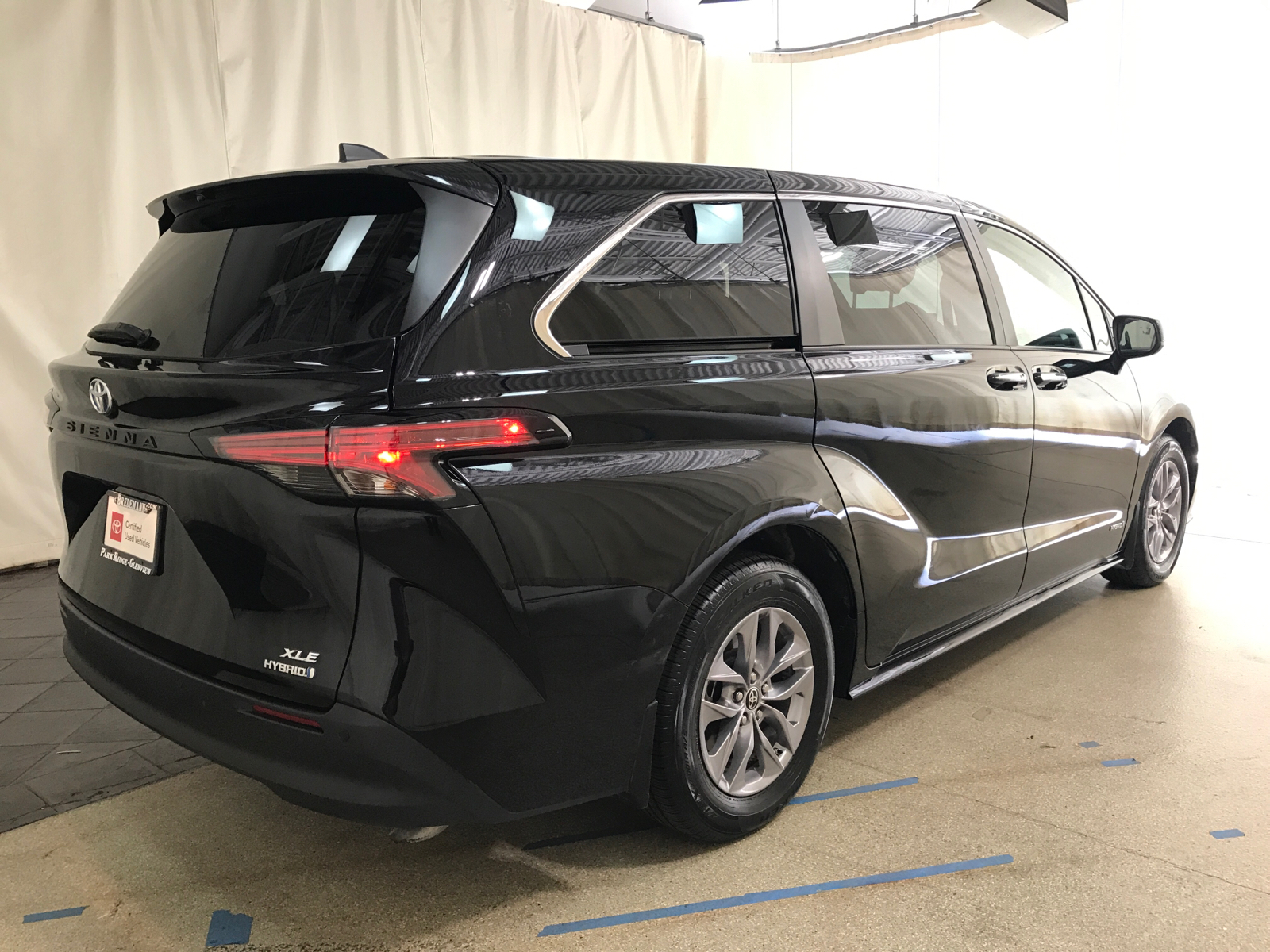 2021 Toyota Sienna XLE 3